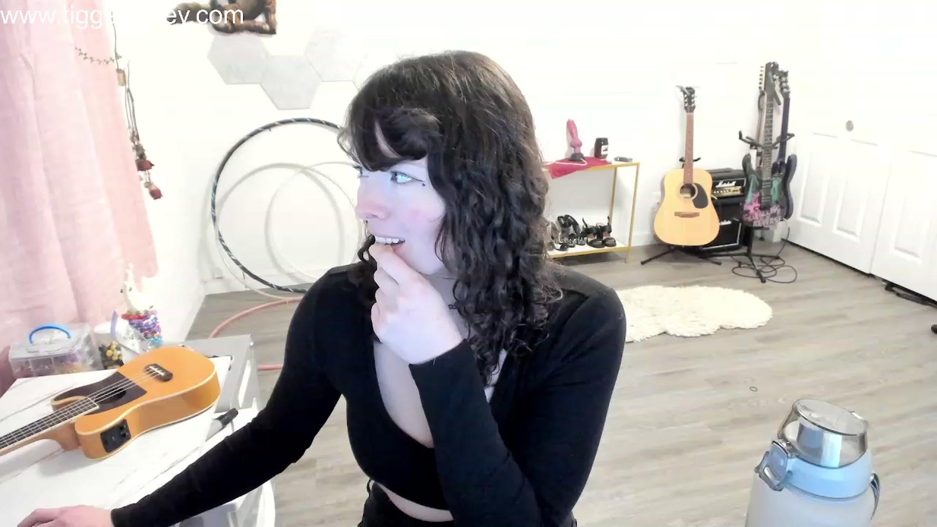Gallery image thumbnail from TiggerRosey's myfreecams stream on, 01/11/2024, 02:23 image 11 of 20