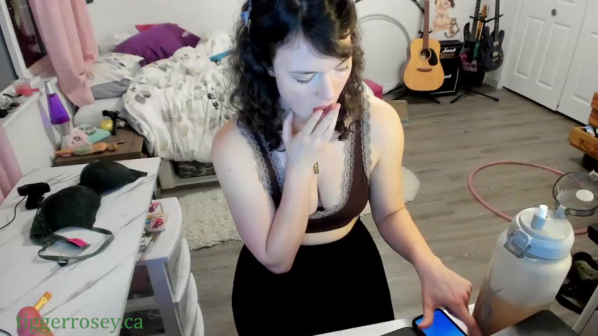 Gallery image thumbnail from TiggerRosey's myfreecams stream on, 03/21/2024, 03:22 image 10 of 20
