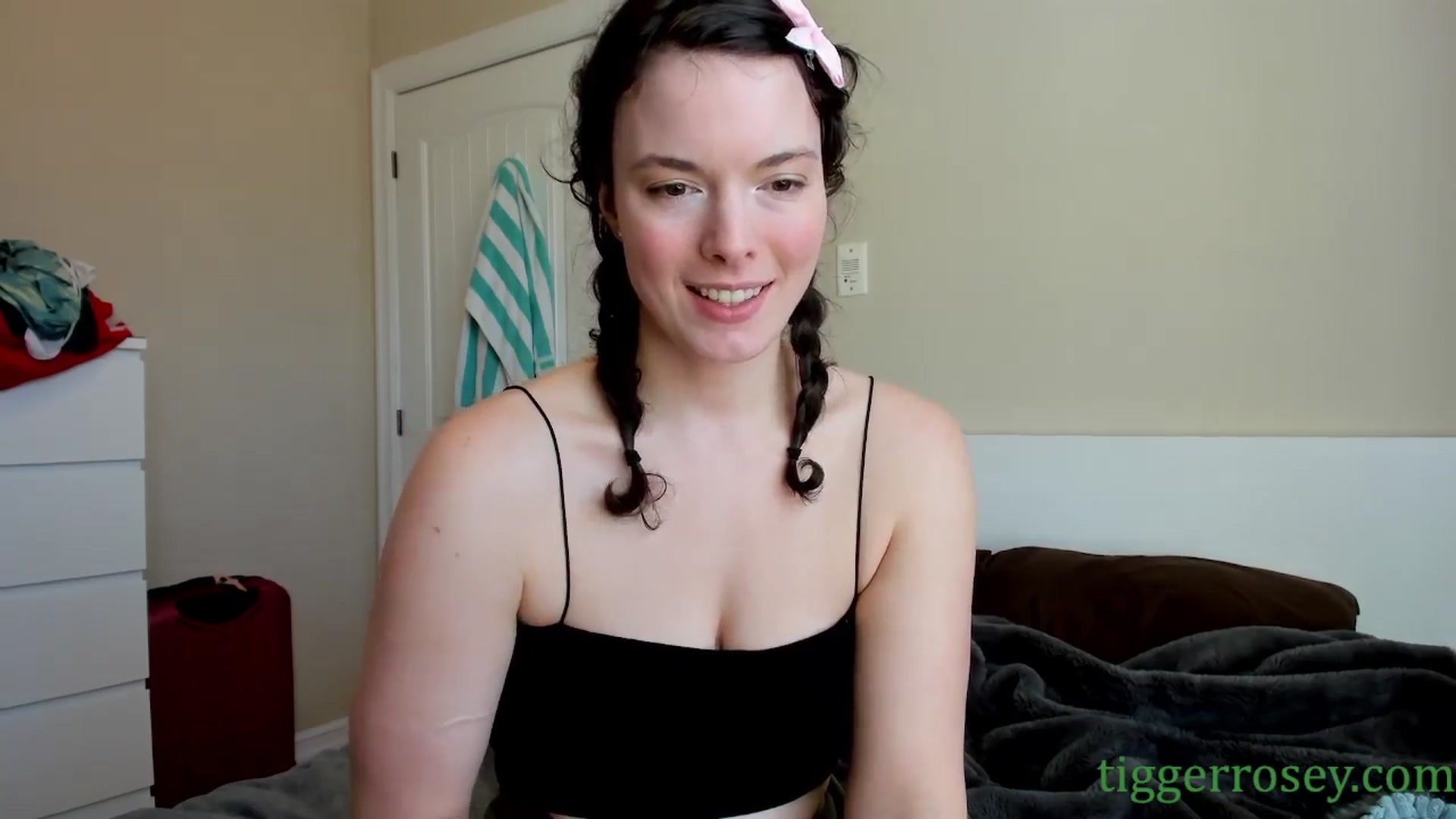 Gallery image thumbnail from TiggerRosey's myfreecams stream on, 04/02/2024, 17:09 image 12 of 20