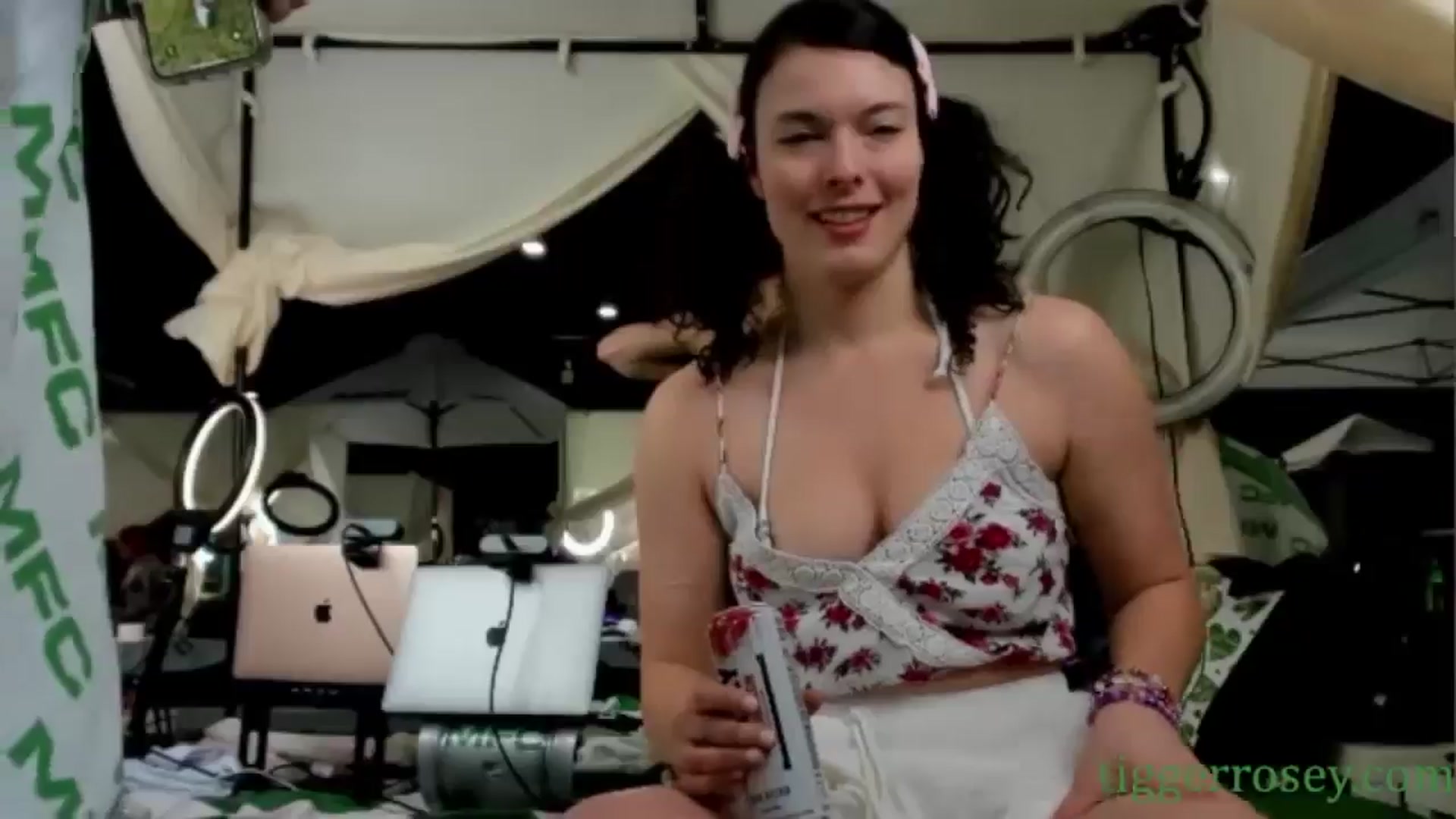 Gallery image thumbnail from TiggerRosey's myfreecams stream on, 05/22/2024, 06:14 image 11 of 20