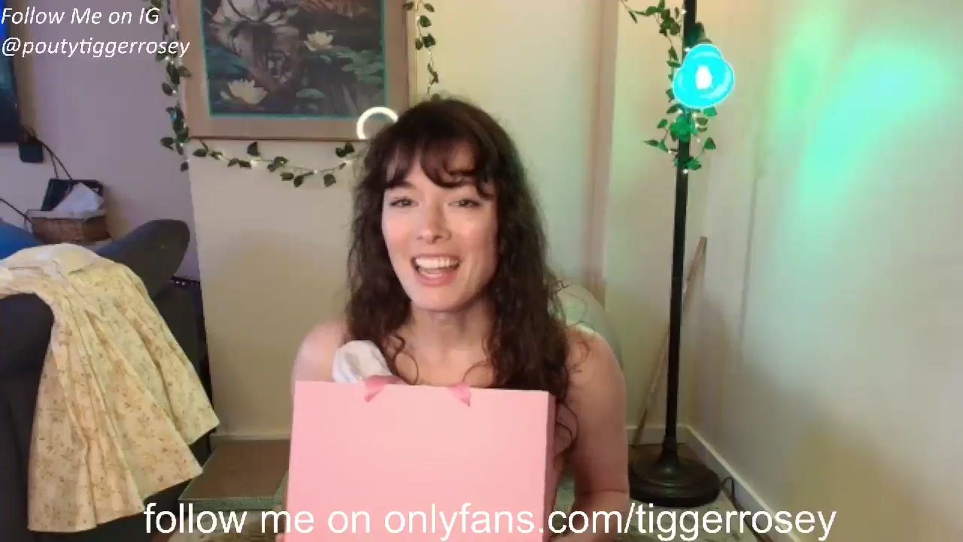 Gallery image thumbnail from TiggerRosey's myfreecams stream on, 04/10/2026, 19:17 image 18 of 20