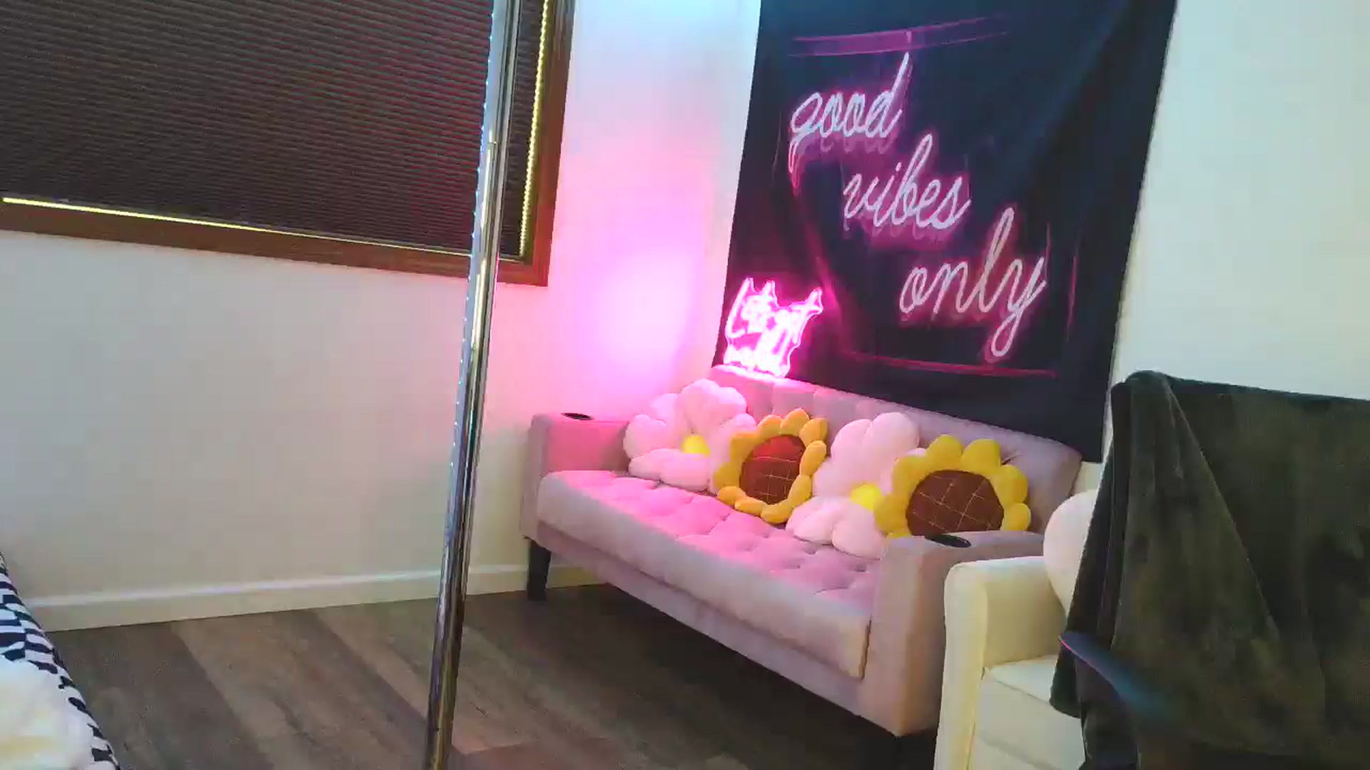Gallery image thumbnail from TightGirl's myfreecams stream on, 07/10/2025, 17:20 image 9 of 20