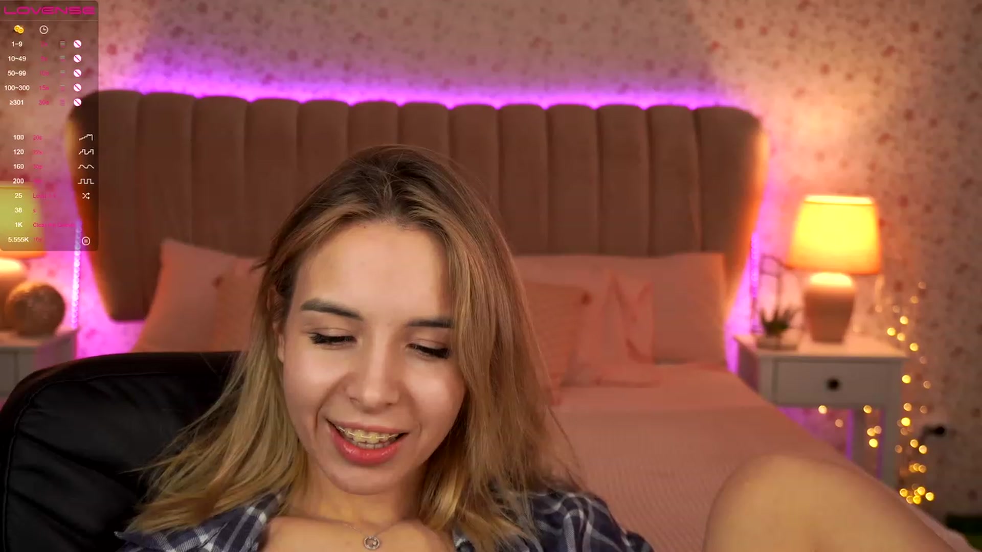Gallery image thumbnail from Tilli's myfreecams stream on, 12/18/2023, 10:38 image 15 of 20