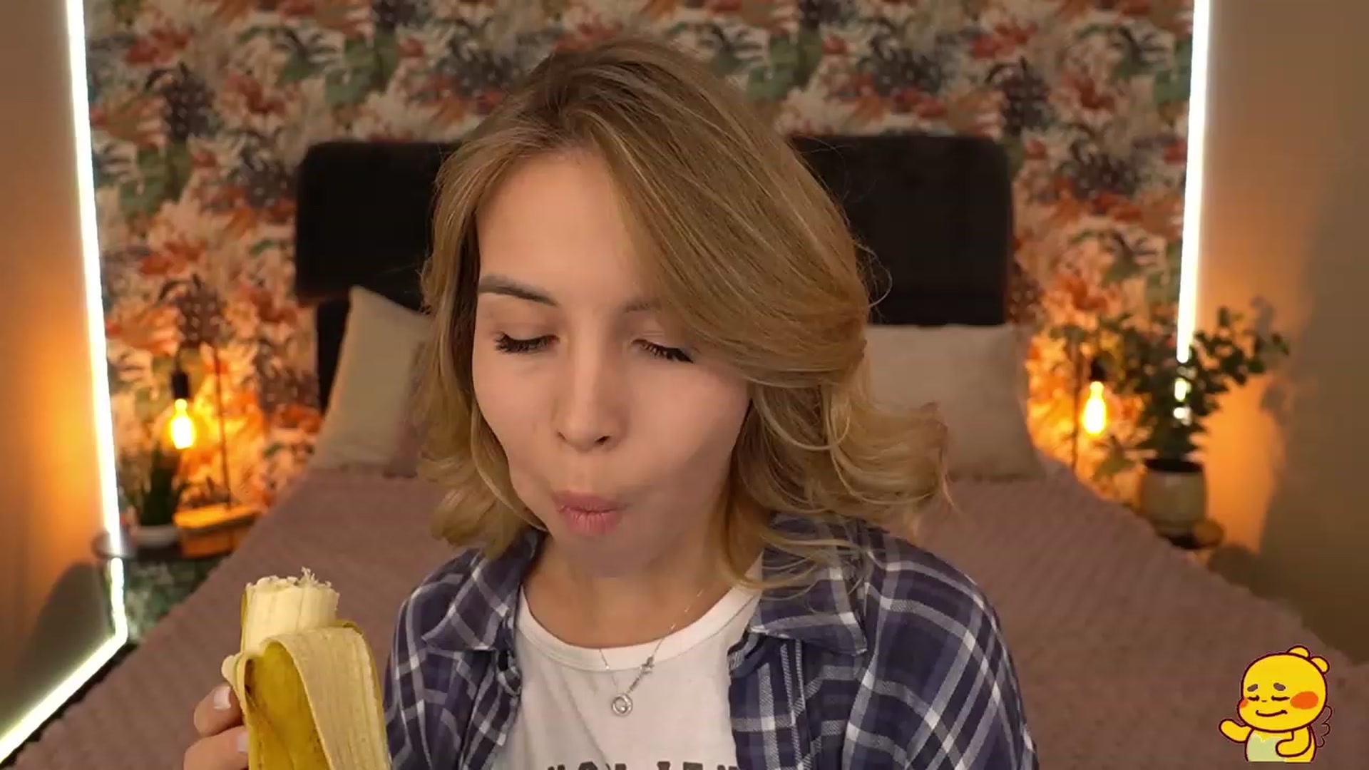 Gallery image thumbnail from Tilli's myfreecams stream on, 12/20/2023, 09:42 image 3 of 20
