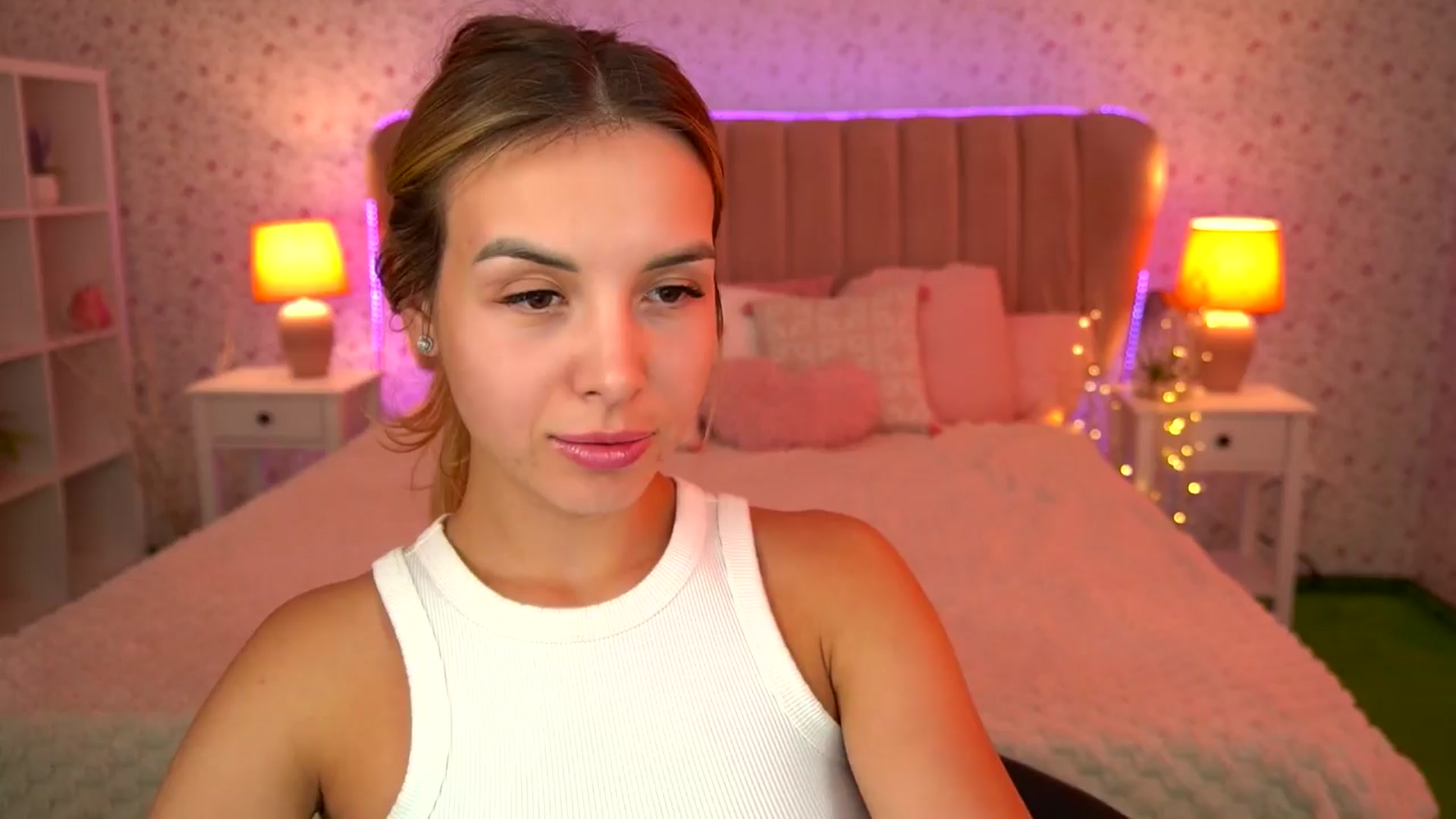 Gallery image thumbnail from Tilli's myfreecams stream on, 04/10/2024, 12:35 image 6 of 20