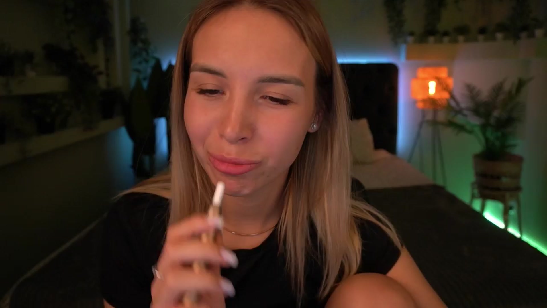 Gallery image thumbnail from Tilli's myfreecams stream on, 04/15/2024, 13:00 image 1 of 20