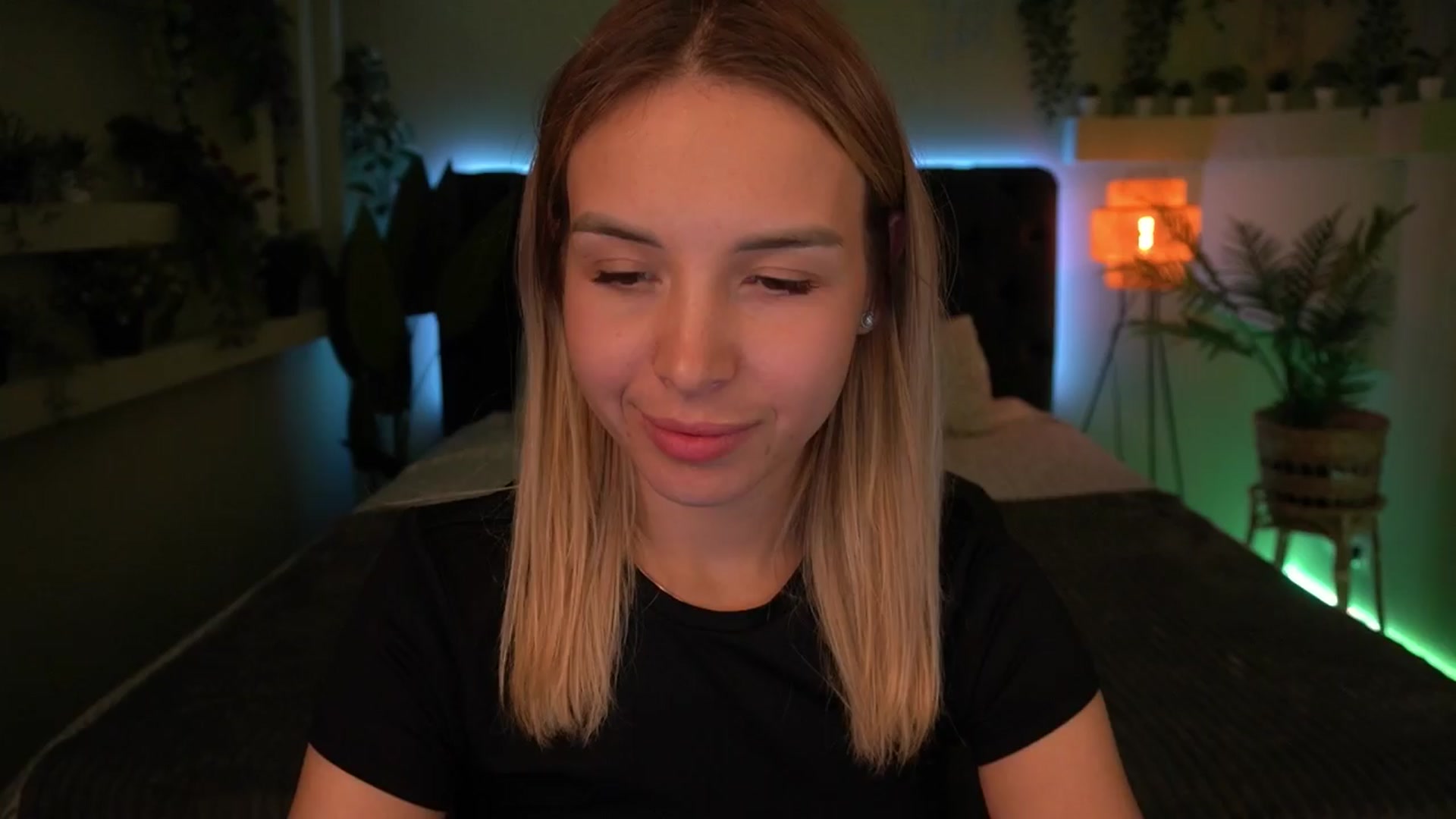 Gallery image thumbnail from Tilli's myfreecams stream on, 04/15/2024, 13:00 image 4 of 20
