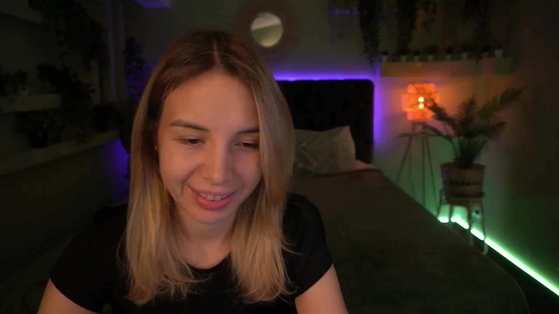 Gallery image thumbnail from Tilli's myfreecams stream on, 05/07/2024, 06:07 image 8 of 20