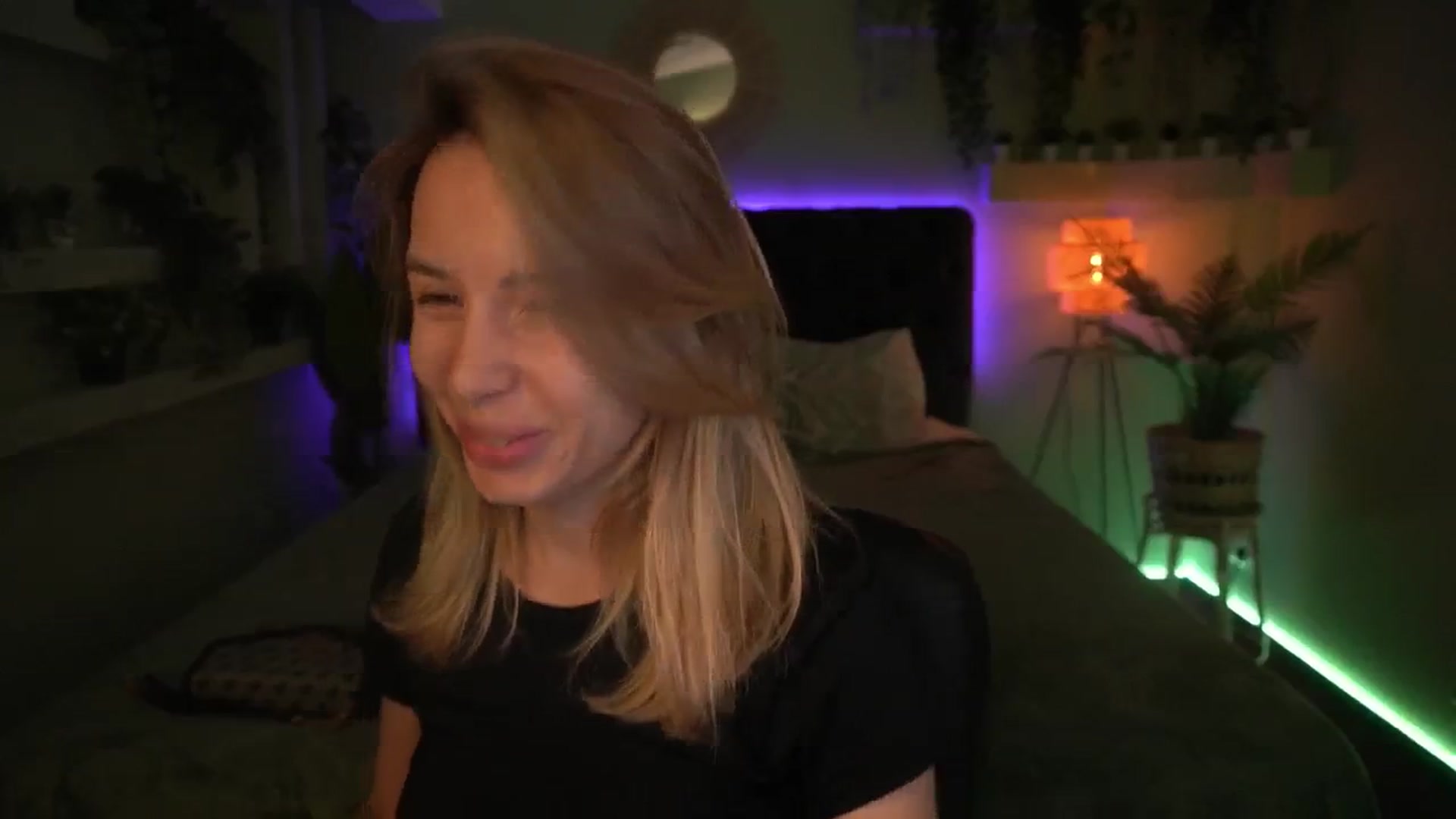 Gallery image thumbnail from Tilli's myfreecams stream on, 05/07/2024, 06:07 image 2 of 20