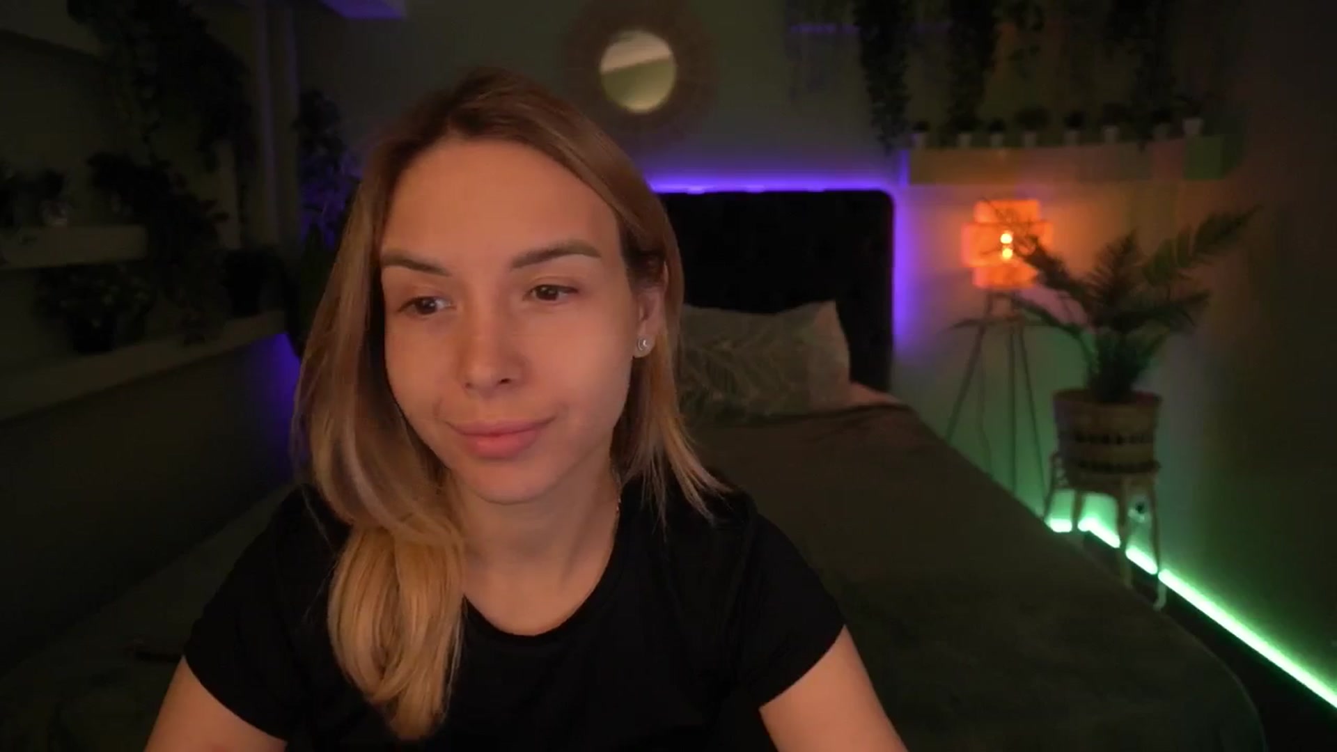 Gallery image thumbnail from Tilli's myfreecams stream on, 05/07/2024, 06:07 image 16 of 20