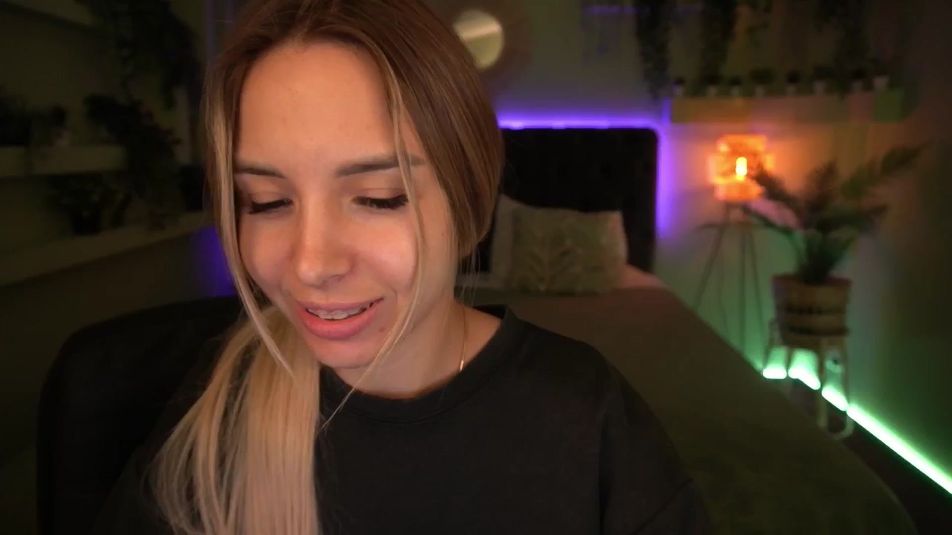 Gallery image thumbnail from Tilli's myfreecams stream on, 05/18/2024, 07:07 image 10 of 20
