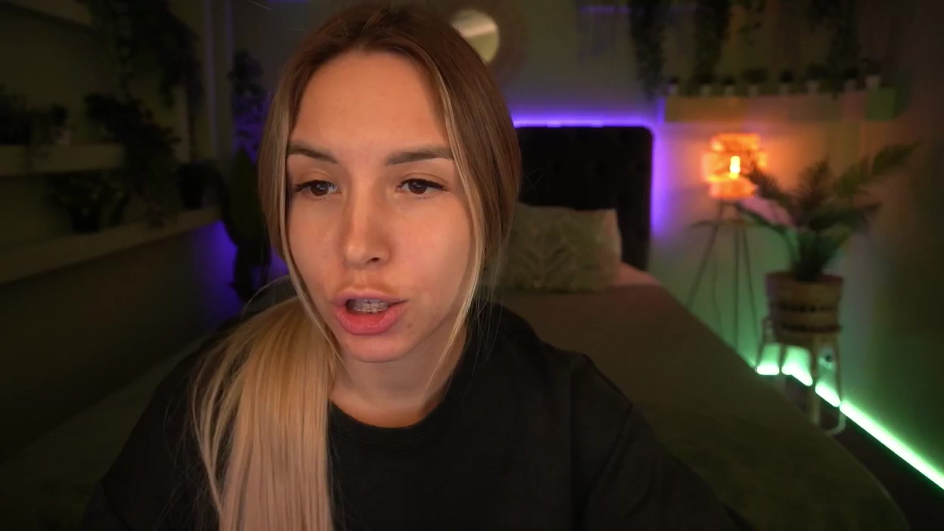 Gallery image thumbnail from Tilli's myfreecams stream on, 05/18/2024, 07:07 image 17 of 20
