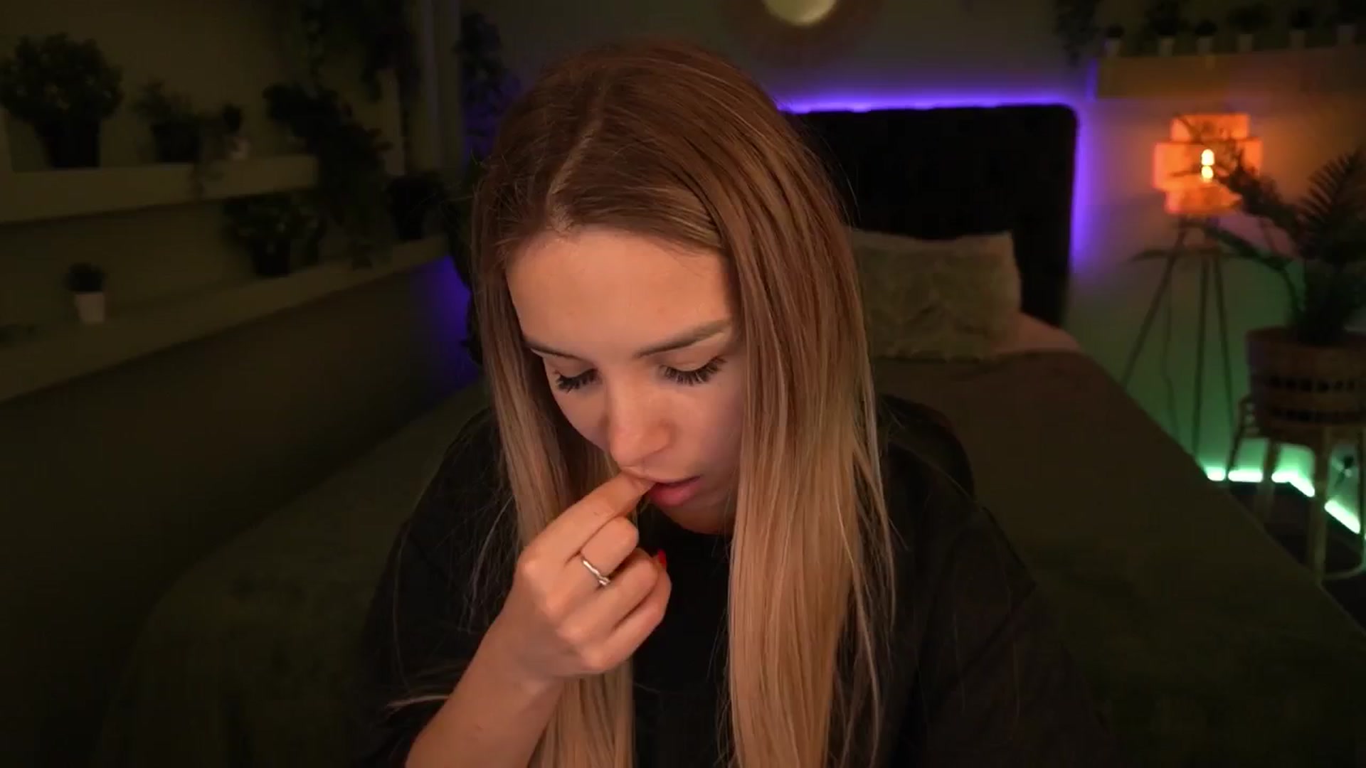 Gallery image thumbnail from Tilli's myfreecams stream on, 05/20/2024, 11:11 image 12 of 20