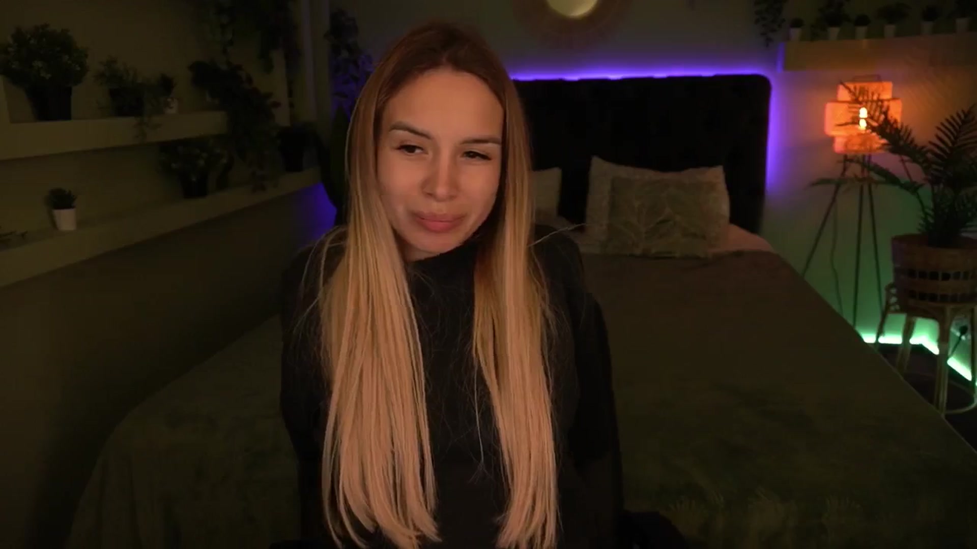 Gallery image thumbnail from Tilli's myfreecams stream on, 05/20/2024, 11:11 image 18 of 20