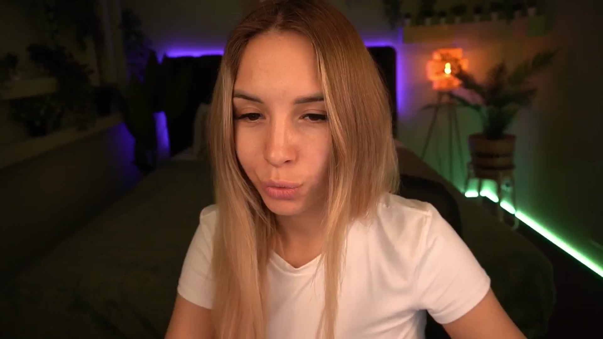 Gallery image thumbnail from Tilli's myfreecams stream on, 05/21/2024, 08:41 image 10 of 20