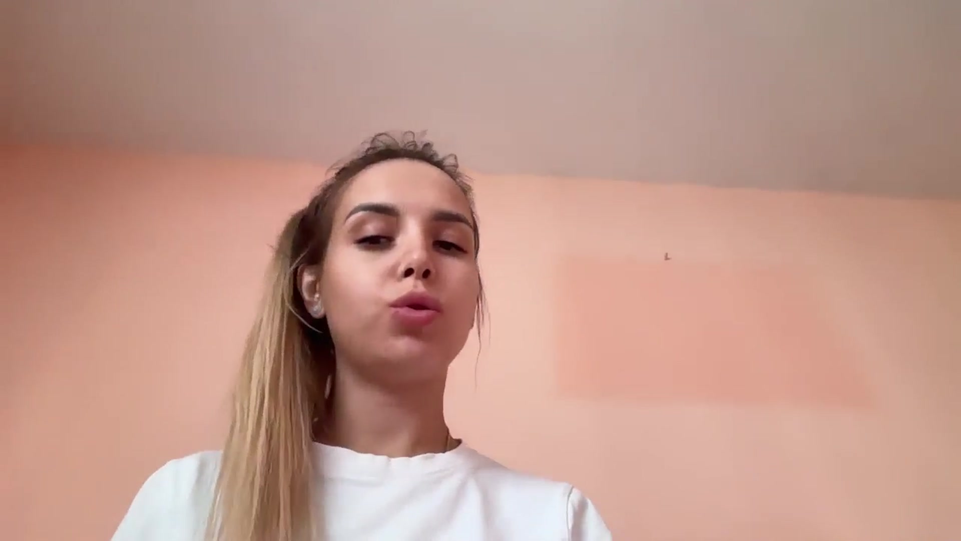 Gallery image thumbnail from Tilli's myfreecams stream on, 05/22/2024, 13:26 image 8 of 20