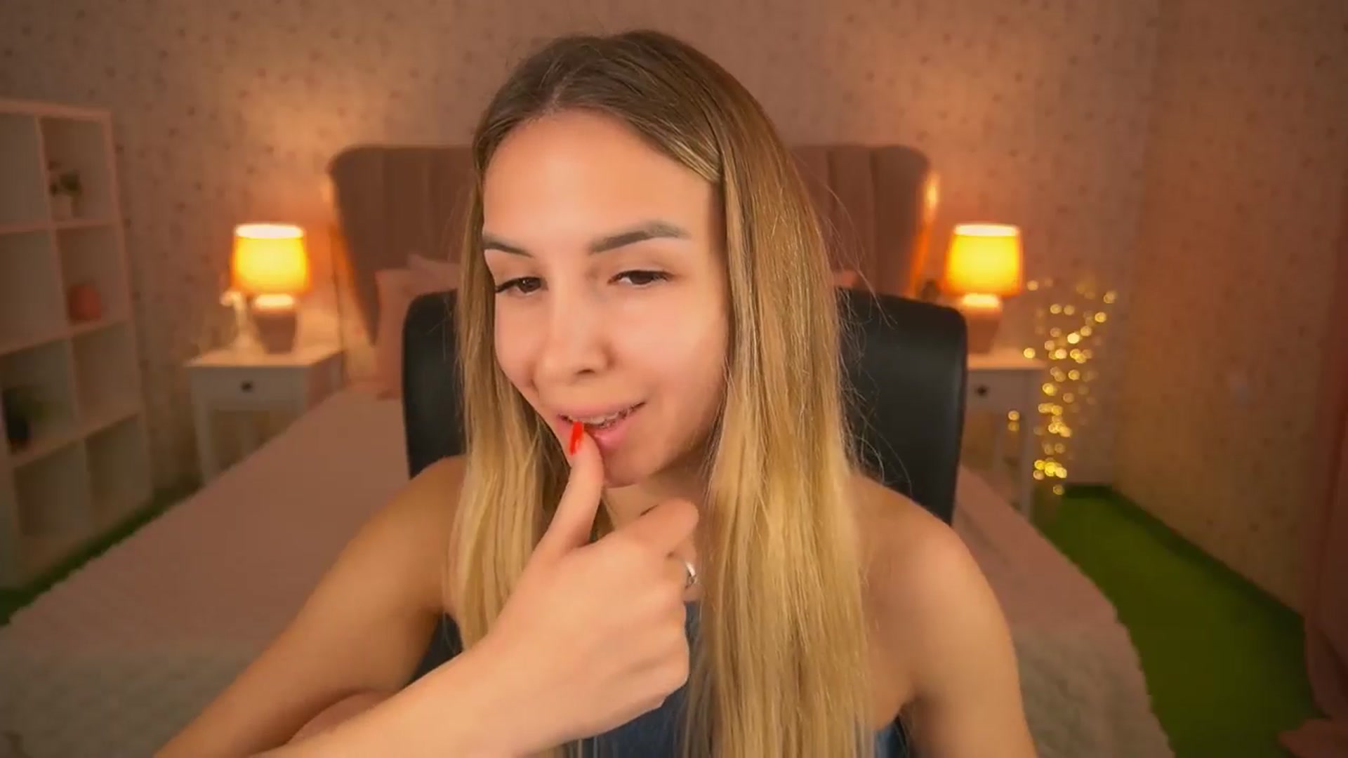 Gallery image thumbnail from Tilli's myfreecams stream on, 05/30/2024, 08:23 image 15 of 20