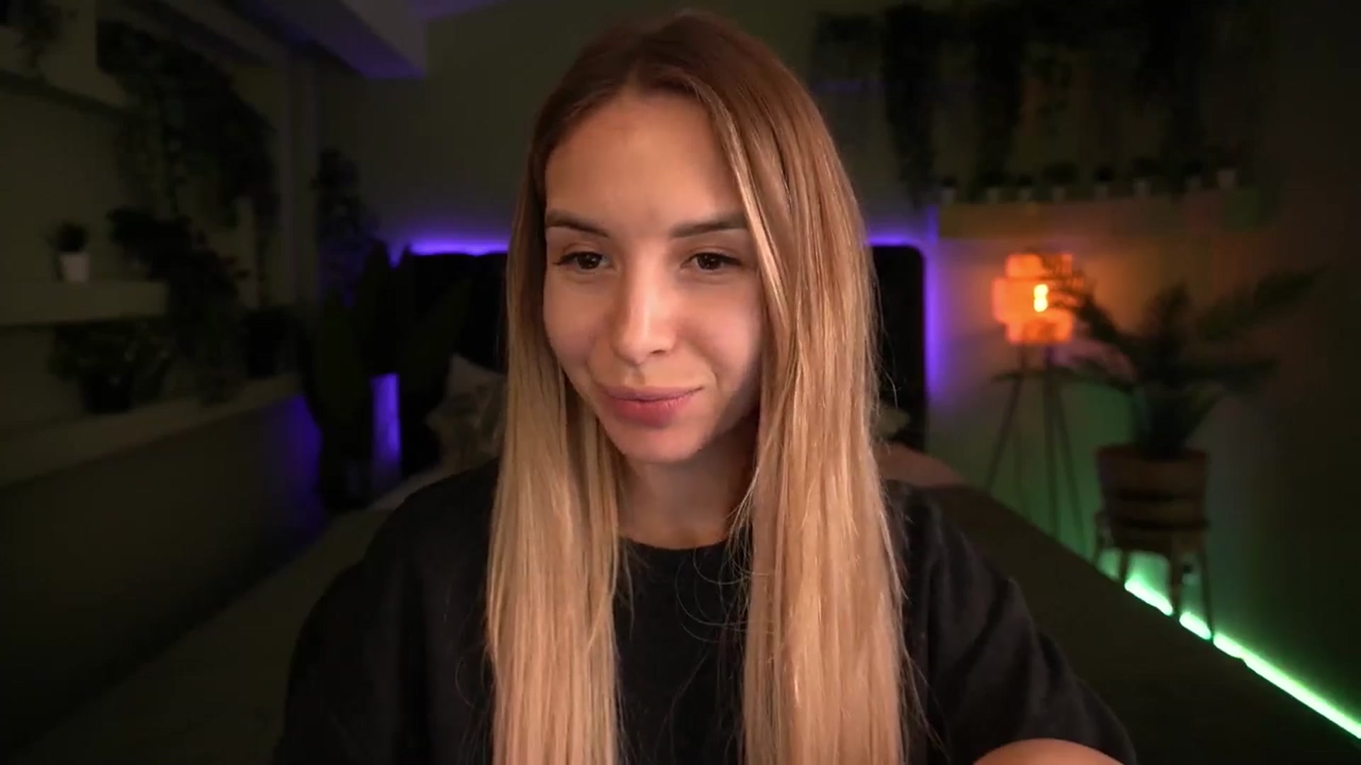 Gallery image thumbnail from Tilli's myfreecams stream on, 06/10/2024, 07:54 image 6 of 20