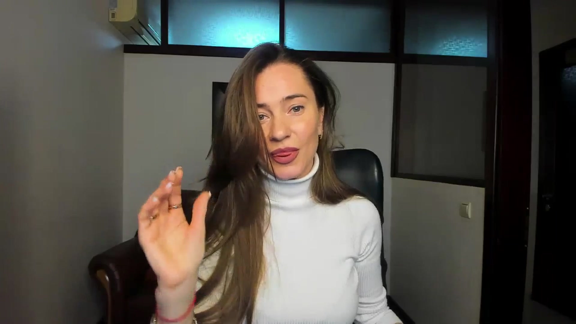 Gallery image thumbnail from Tilly_Casti's myfreecams stream on, 02/22/2024, 14:05 image 17 of 20