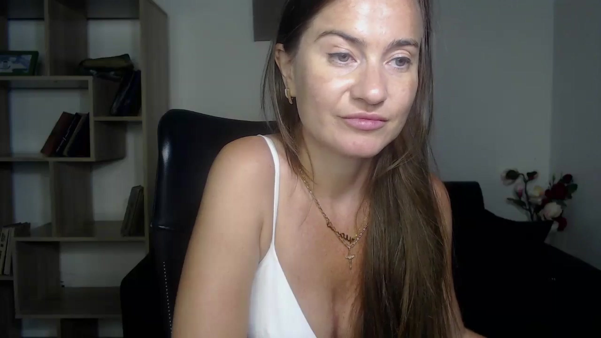 Gallery image thumbnail from Tilly_Casti's myfreecams stream on, 06/30/2024, 14:28 image 19 of 20