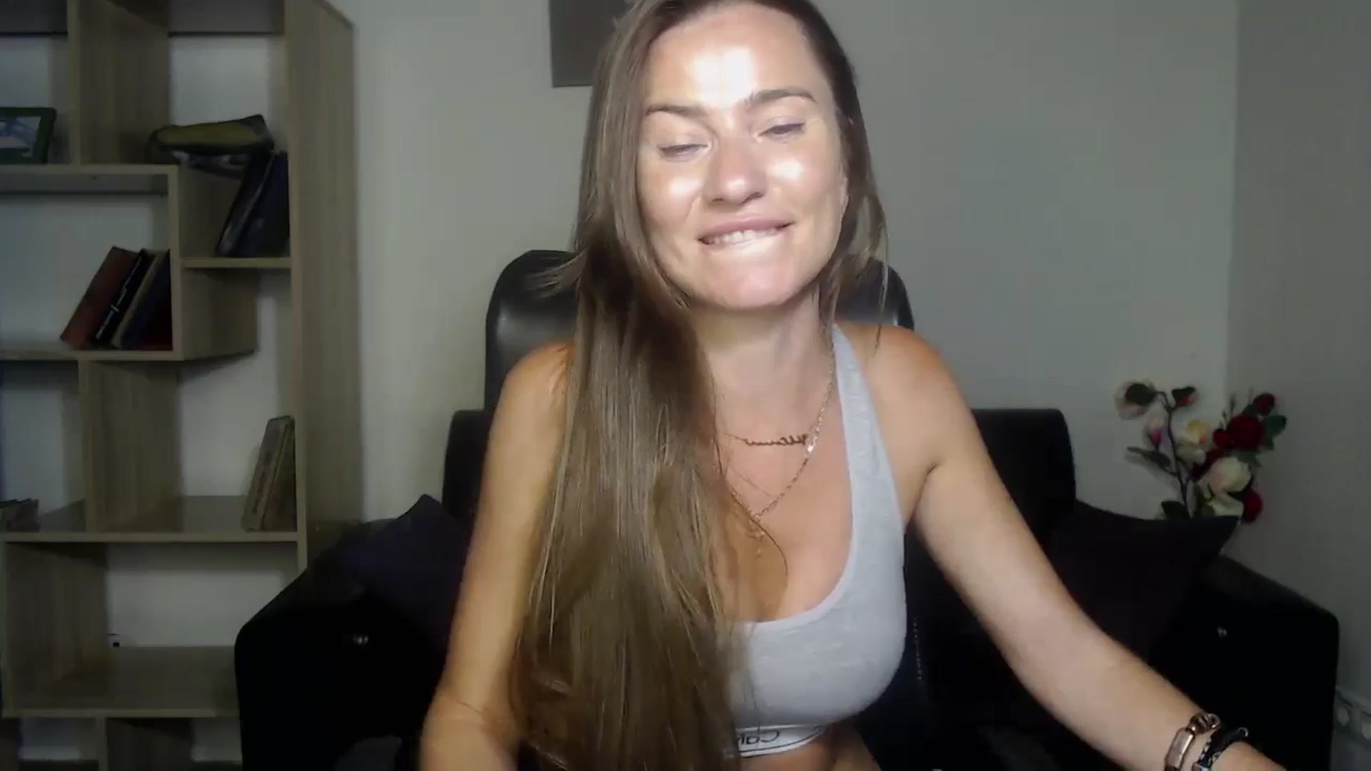 Gallery image thumbnail from Tilly_Casti's myfreecams stream on, 07/04/2024, 17:43 image 5 of 20