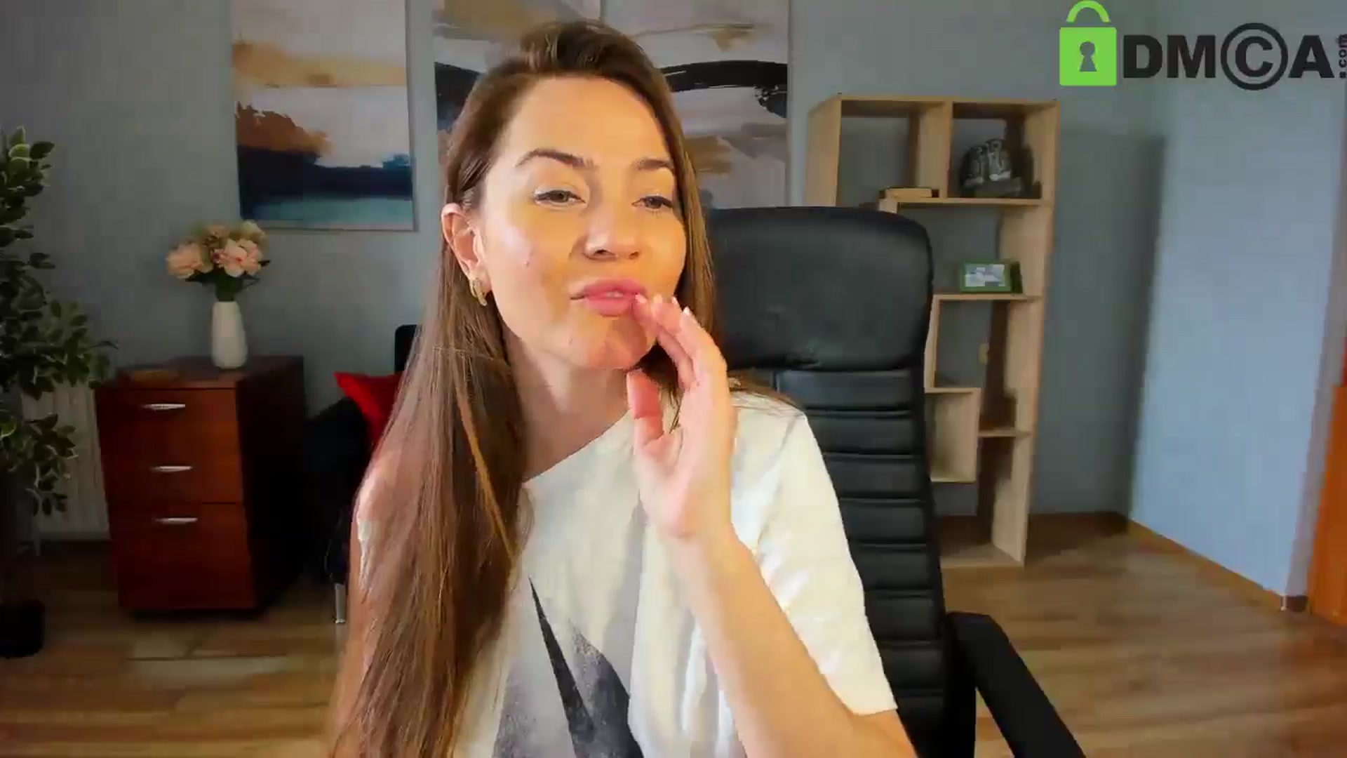 Gallery image thumbnail from Tilly_Casti's myfreecams stream on, 04/26/2025, 13:04 image 13 of 20