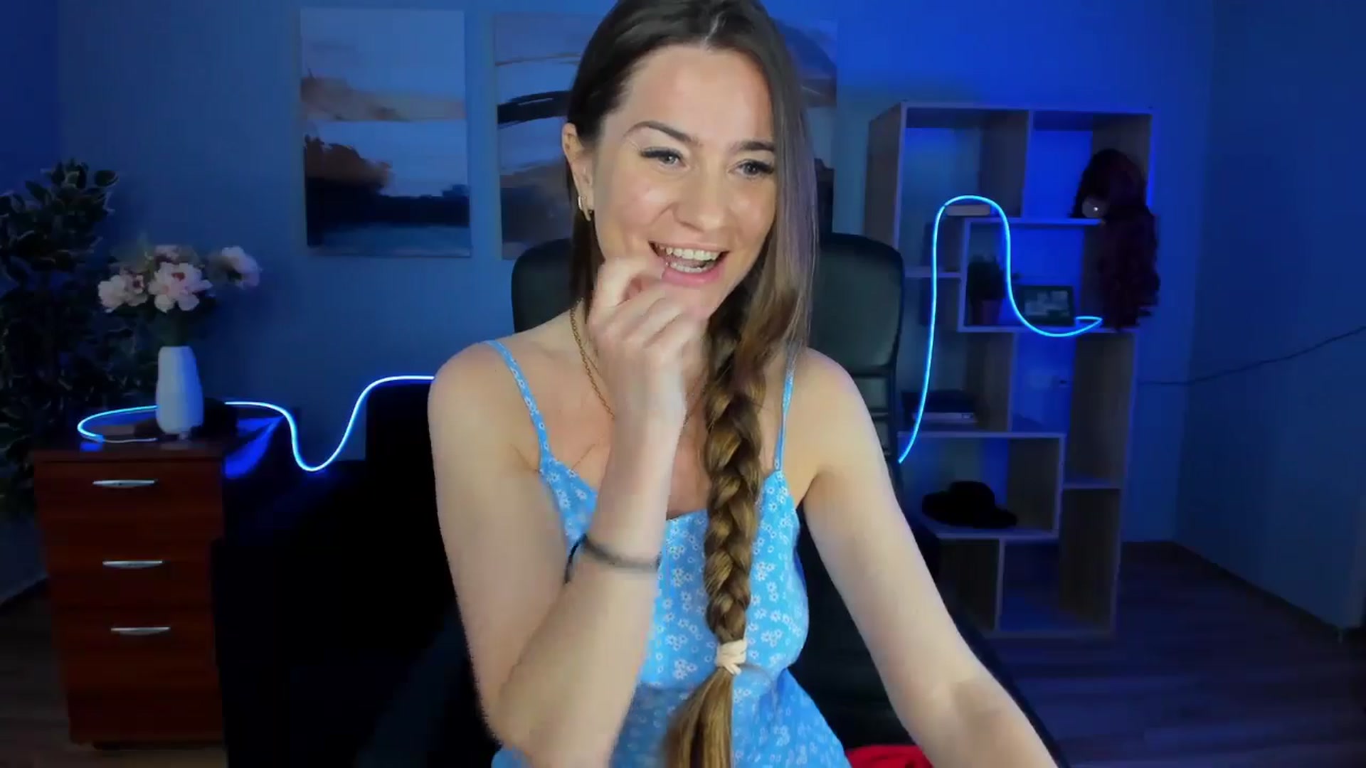 Gallery image thumbnail from Tilly_Casti's myfreecams stream on, 05/07/2025, 14:30 image 2 of 20