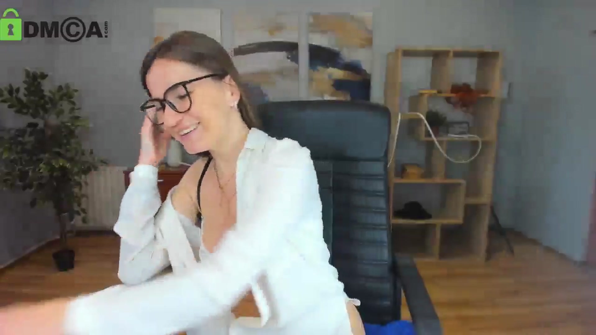 Gallery image thumbnail from Tilly_Casti's myfreecams stream on, 05/18/2025, 13:59 image 4 of 20