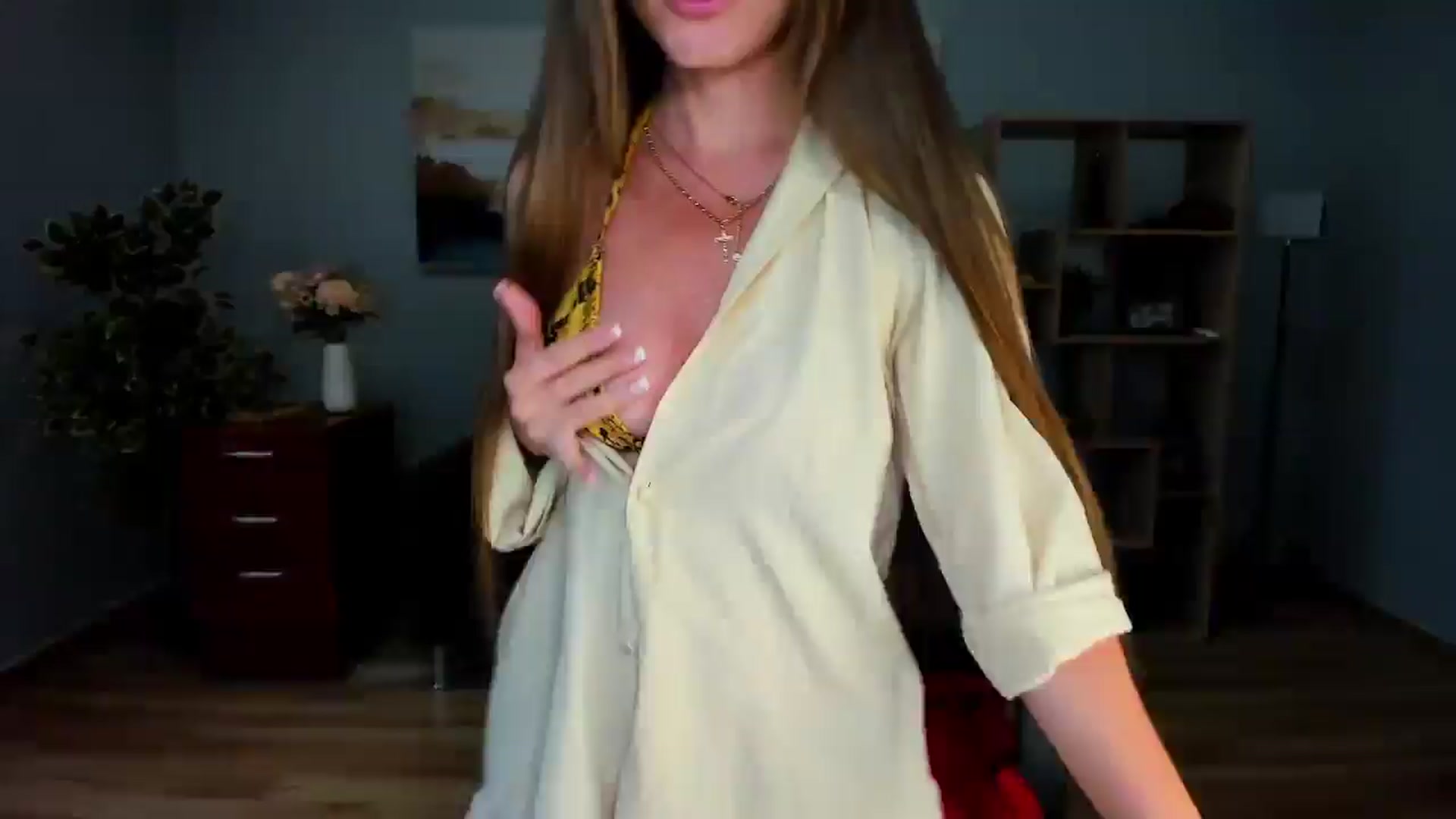 Gallery image thumbnail from Tilly_Casti's myfreecams stream on, 06/05/2025, 13:33 image 5 of 20