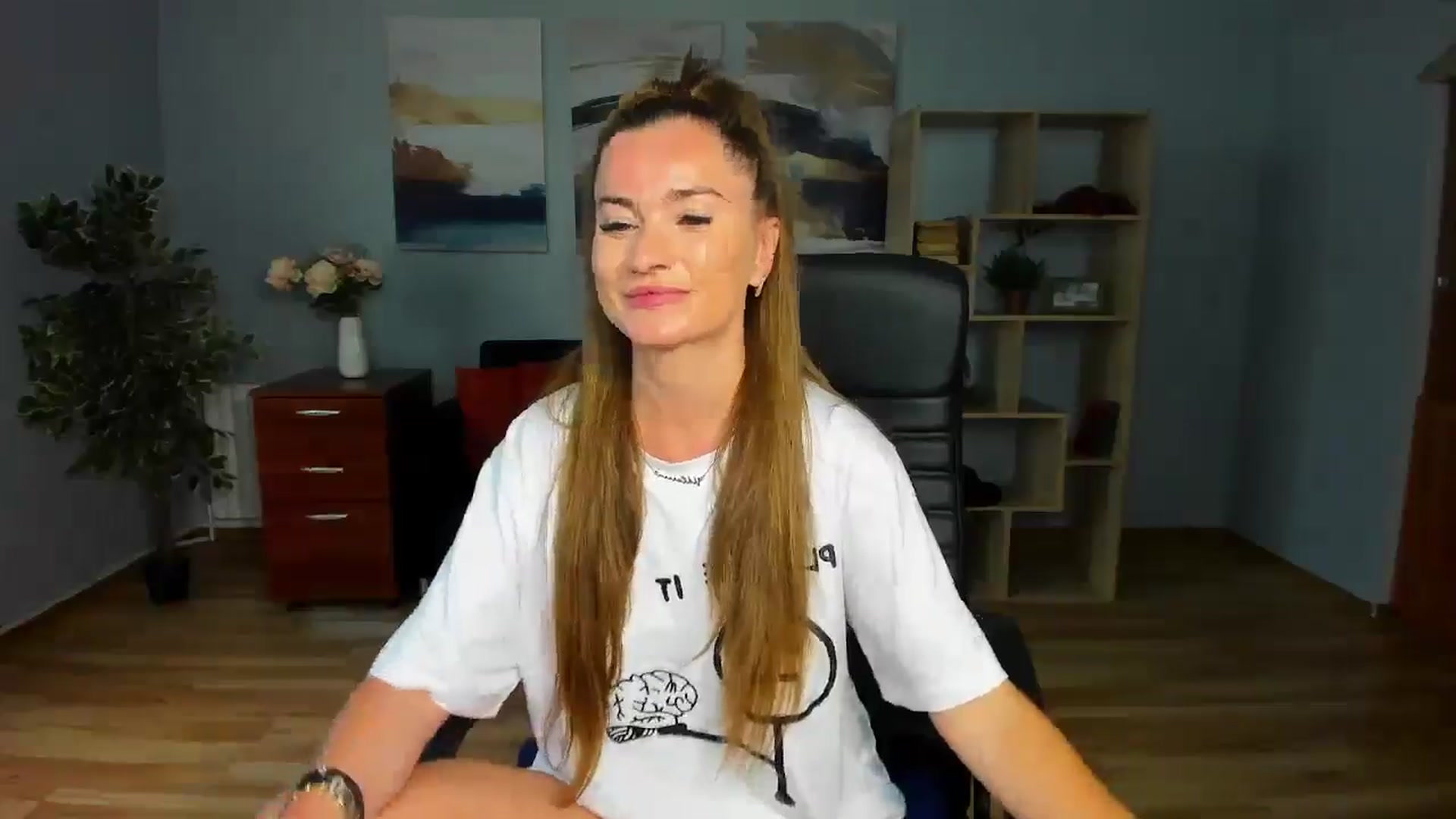 Gallery image thumbnail from Tilly_Casti's myfreecams stream on, 06/27/2025, 12:34 image 17 of 20