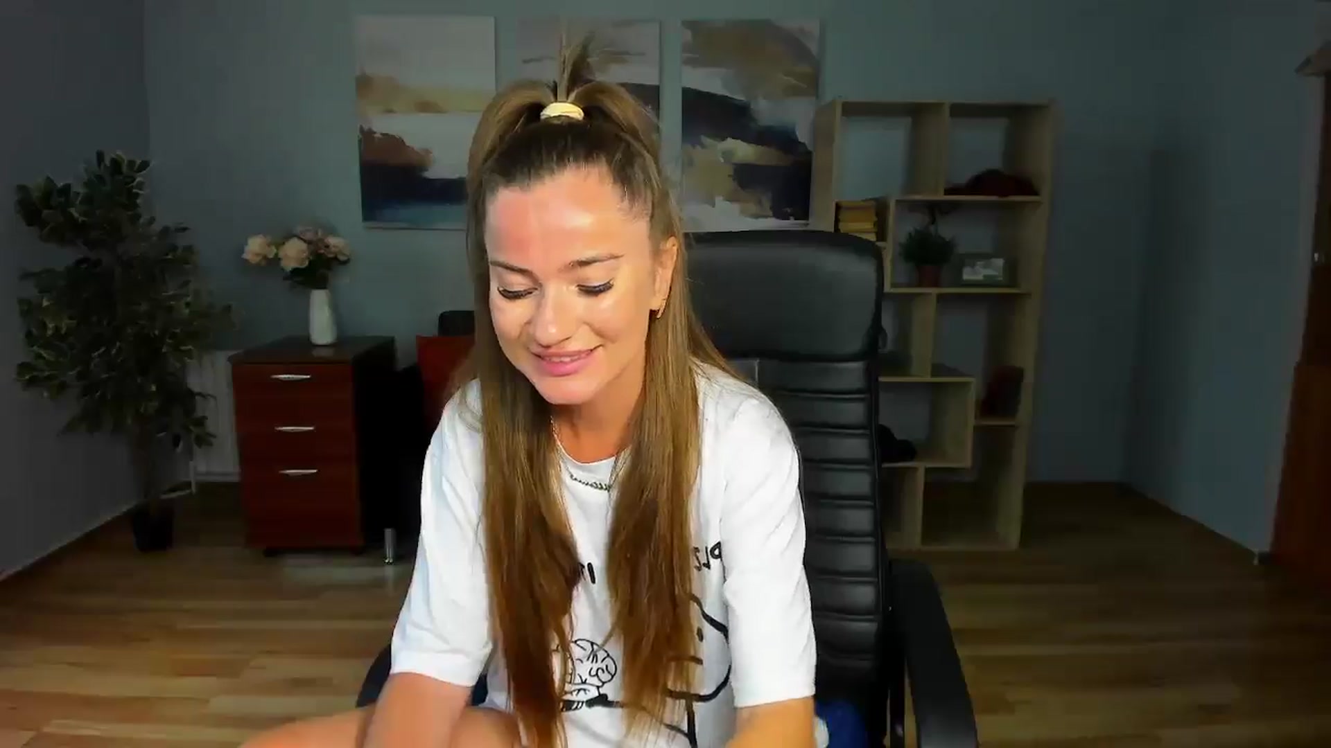 Gallery image thumbnail from Tilly_Casti's myfreecams stream on, 06/27/2025, 12:34 image 19 of 20