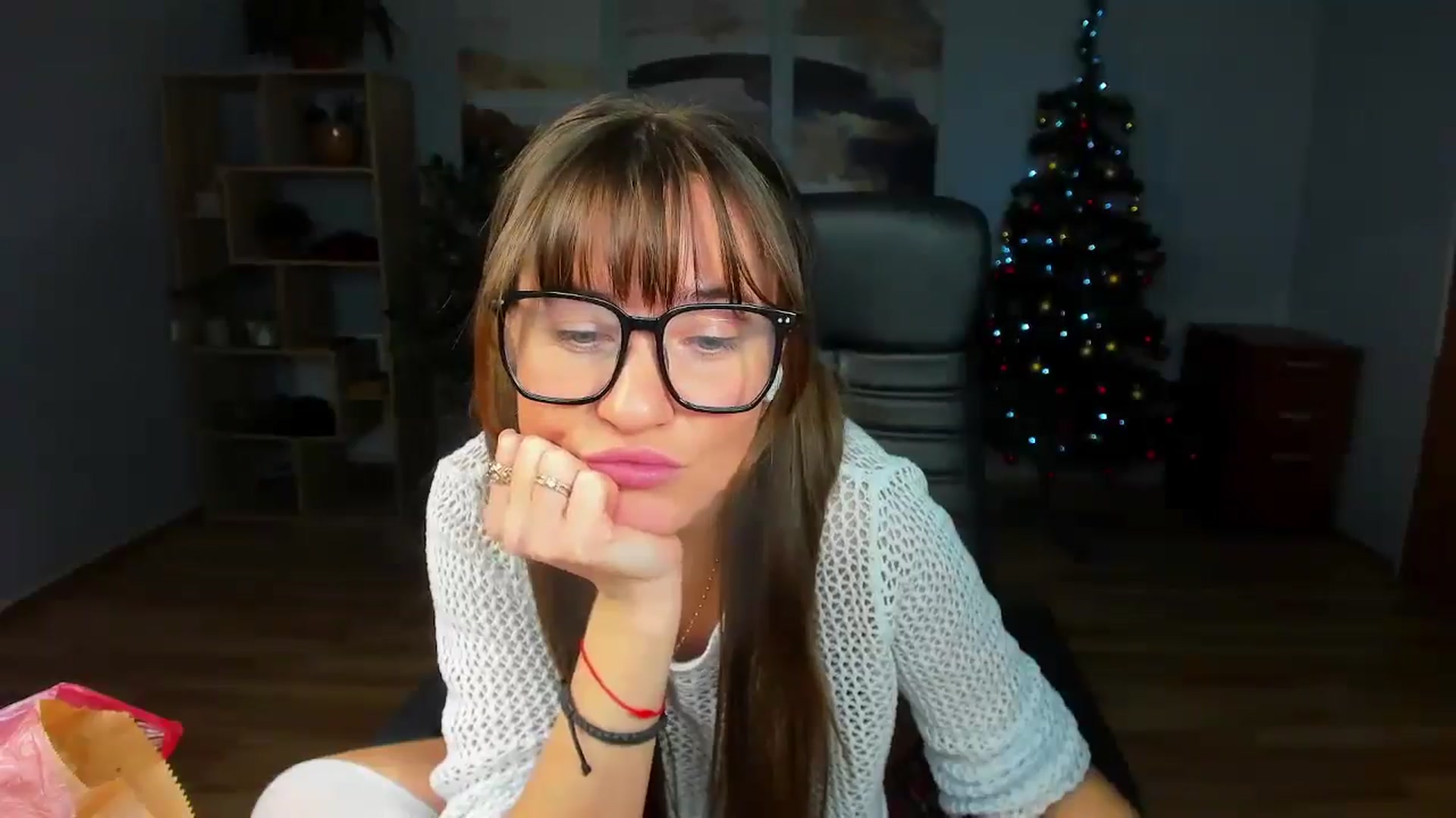 Gallery image thumbnail from Tilly_Casti's myfreecams stream on, 12/17/2025, 16:00 image 2 of 20