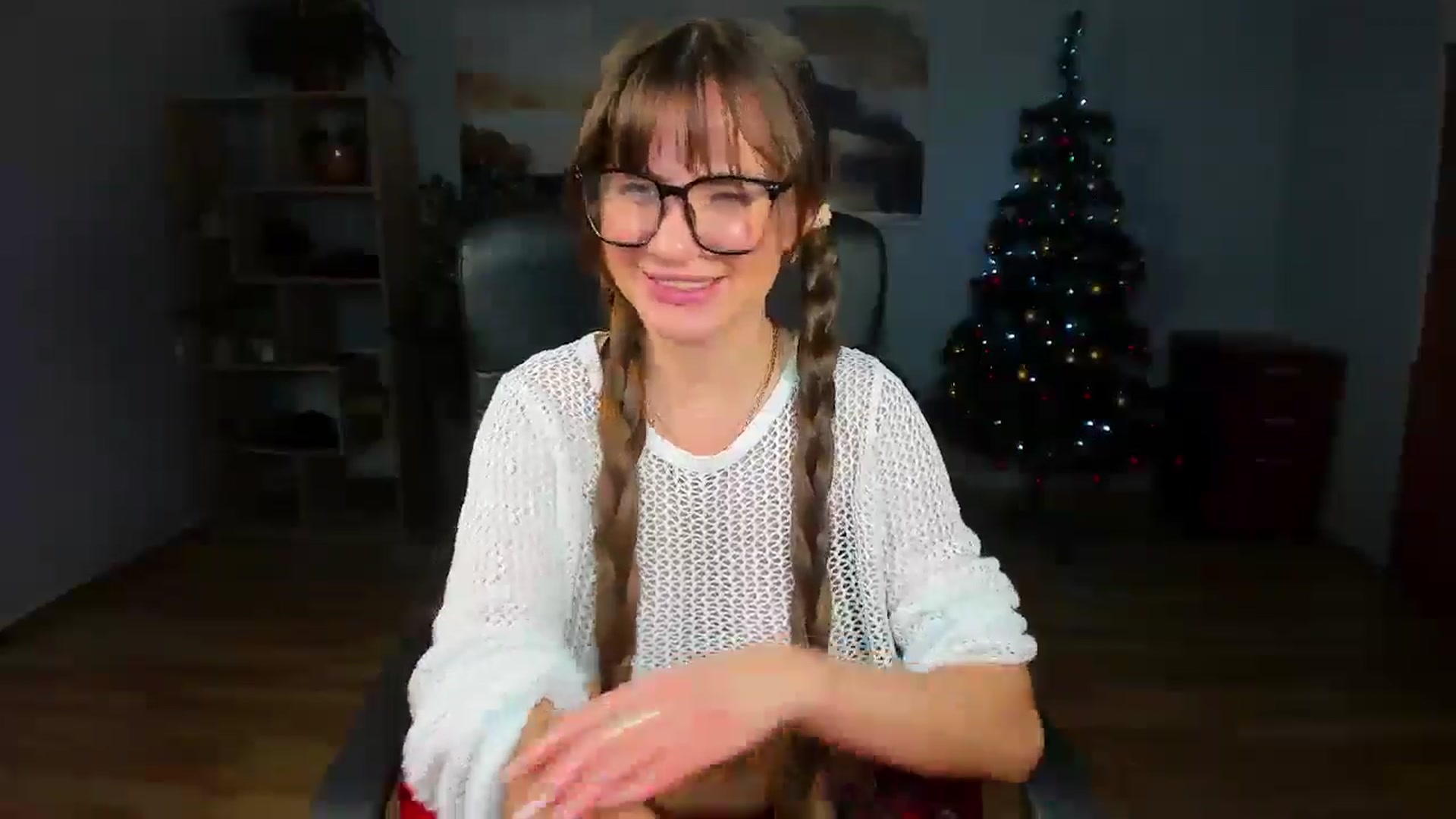 Gallery image thumbnail from Tilly_Casti's myfreecams stream on, 12/17/2025, 19:01 image 17 of 20