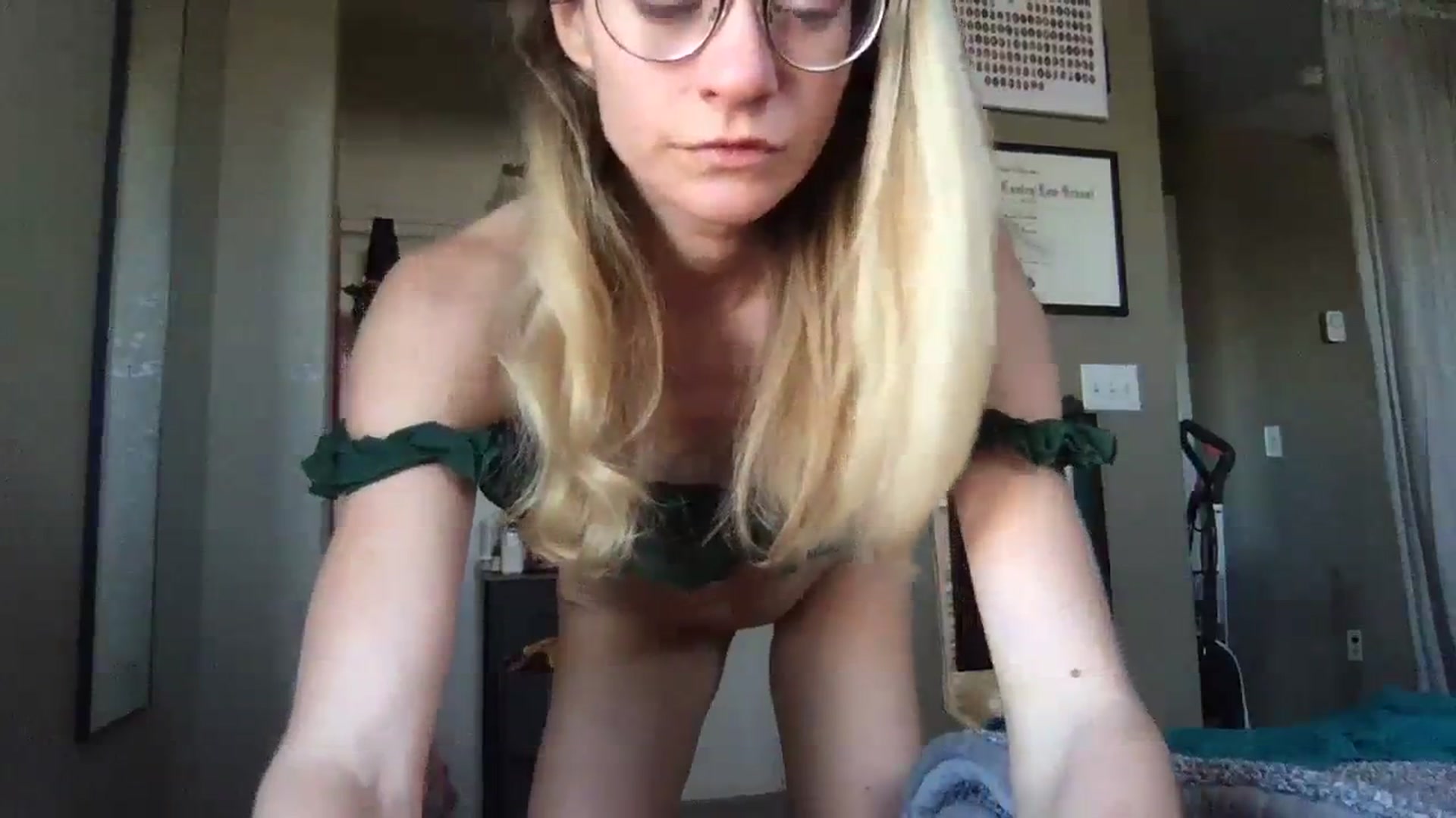 Gallery image thumbnail from TinaColbyCams's myfreecams stream on, 02/09/2024, 21:06 image 12 of 20