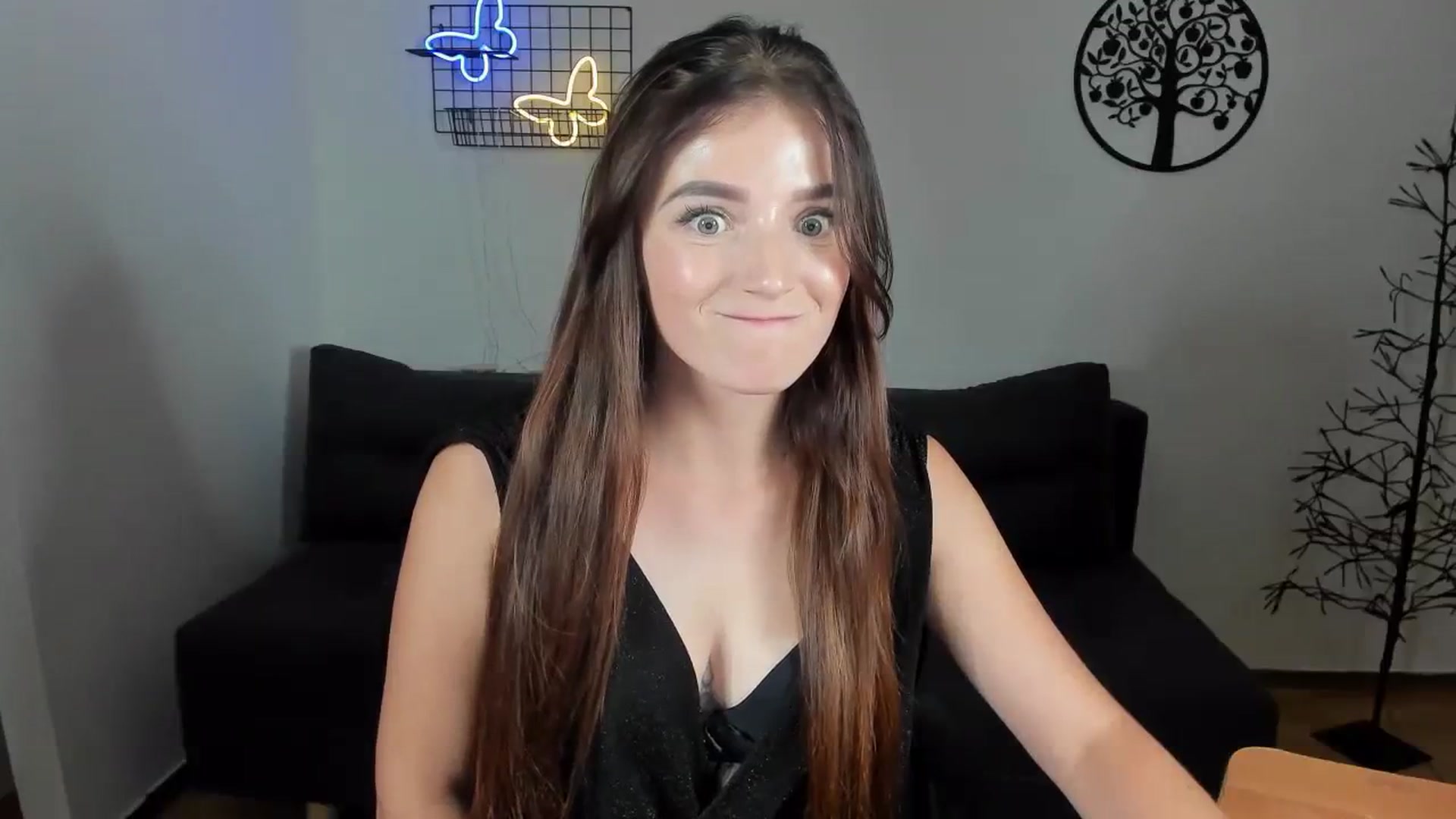 Gallery image thumbnail from TinaFerrell's myfreecams stream on, 07/27/2023, 23:14 image 4 of 20