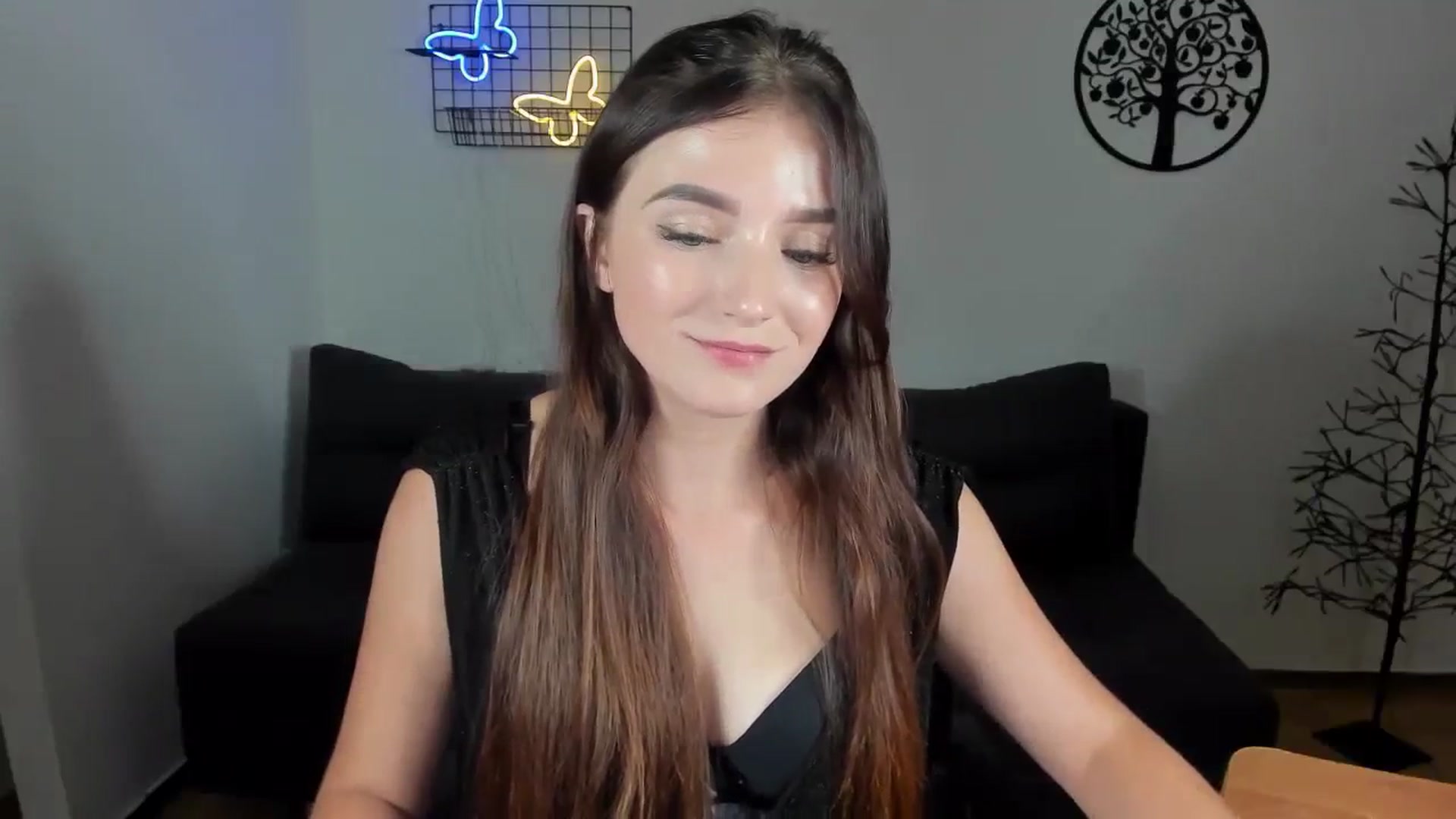 Gallery image thumbnail from TinaFerrell's myfreecams stream on, 07/27/2023, 23:14 image 8 of 20
