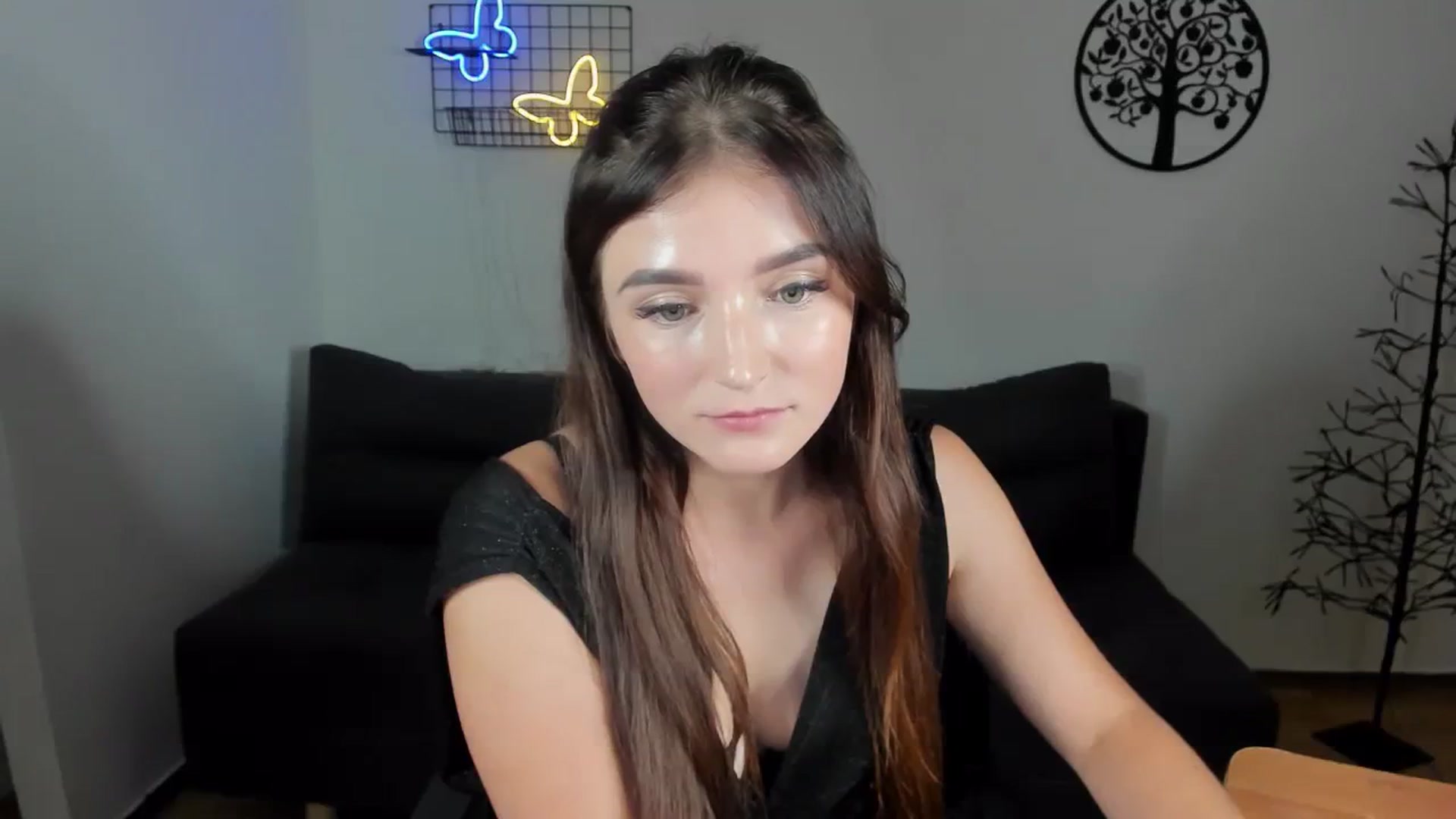 Gallery image thumbnail from TinaFerrell's myfreecams stream on, 07/27/2023, 23:14 image 16 of 20