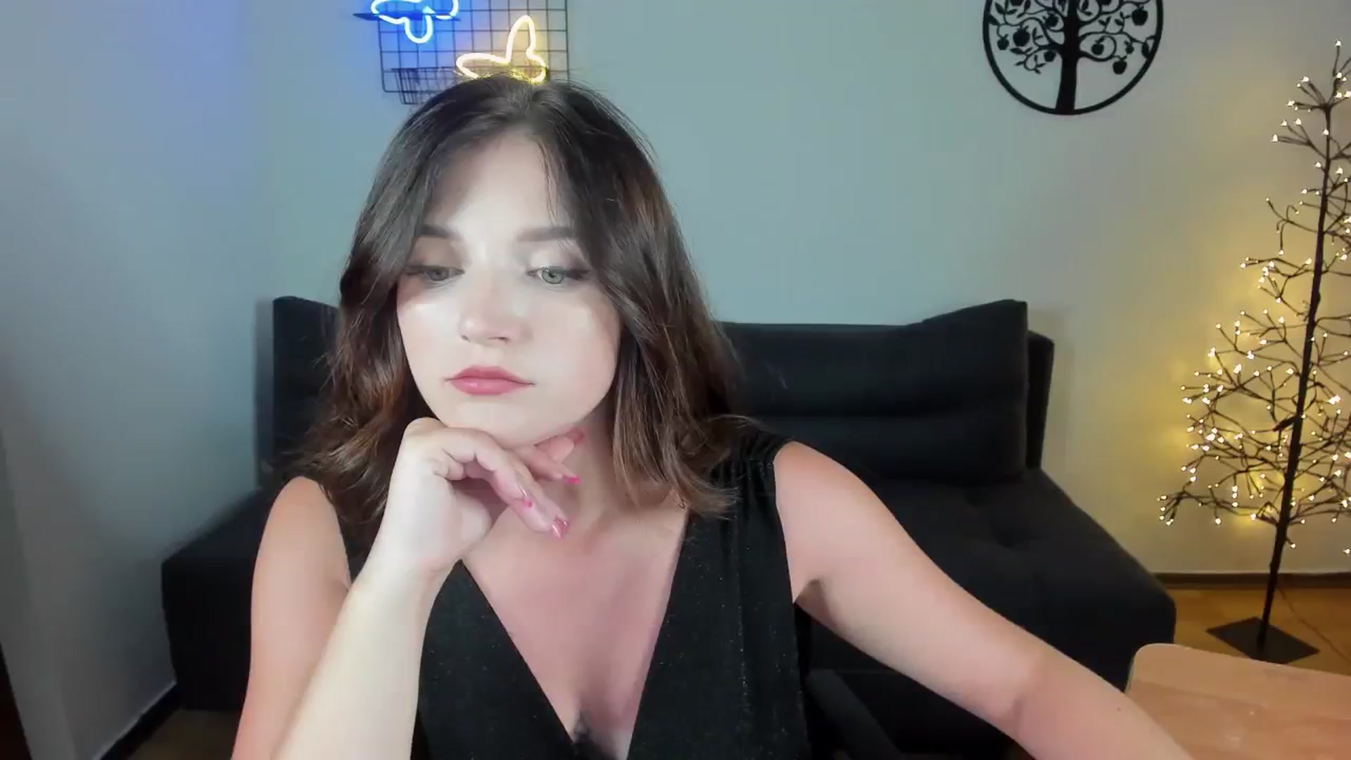 Gallery image thumbnail from TinaFerrell's myfreecams stream on, 08/05/2023, 20:29 image 1 of 20