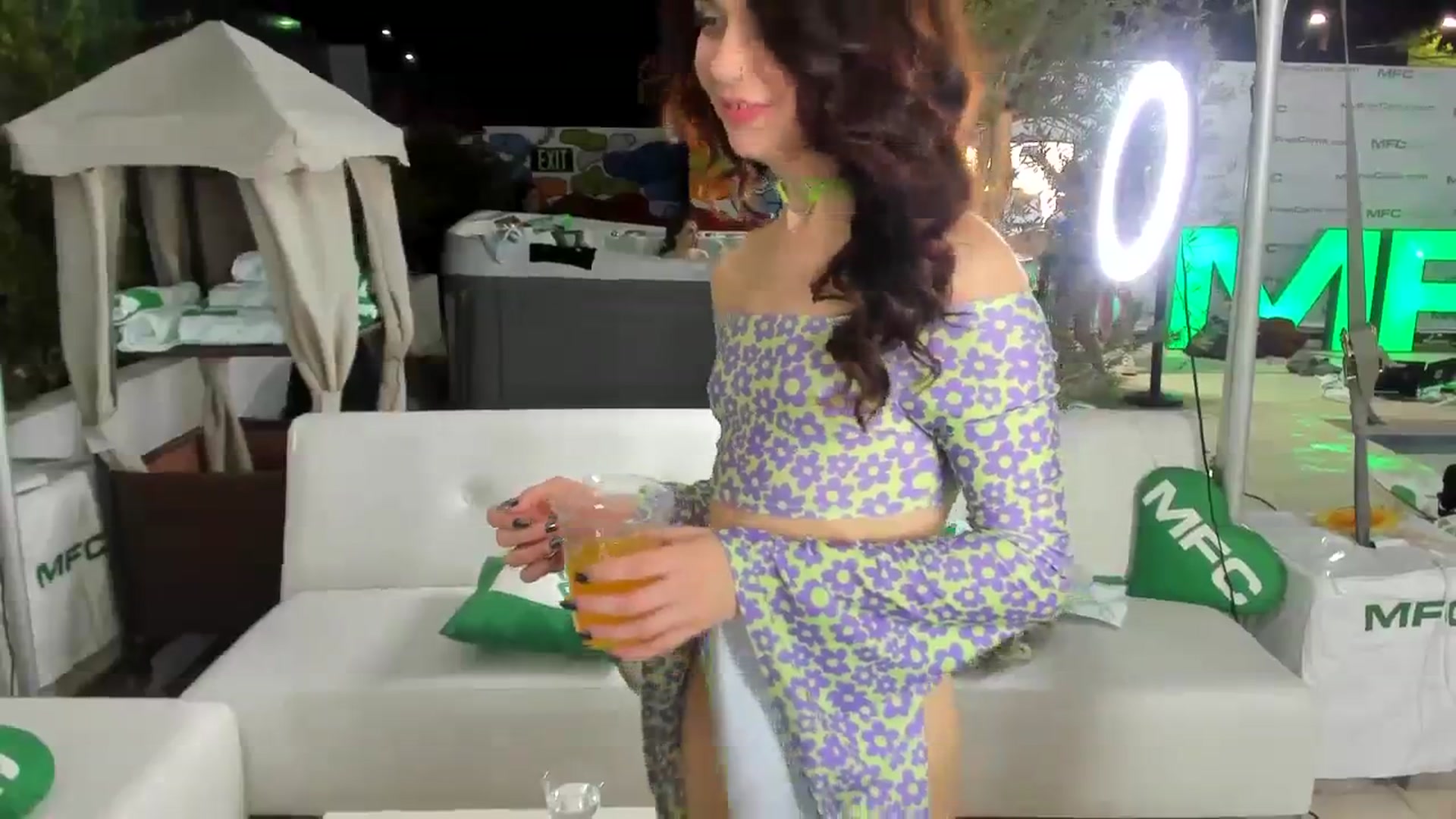 Gallery image thumbnail from TinaHale's myfreecams stream on, 10/11/2023, 06:23 image 7 of 20