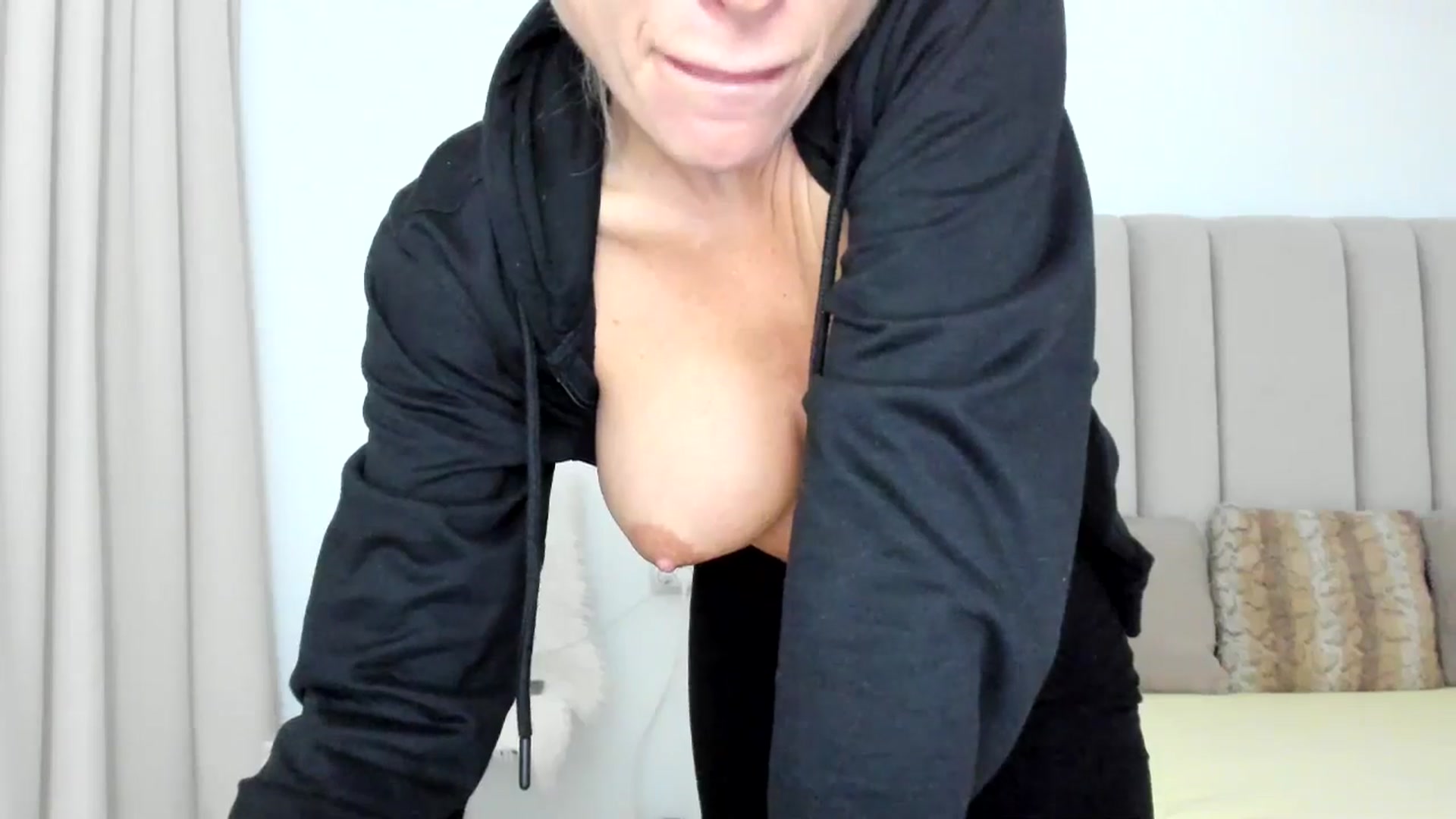 Gallery image thumbnail from TinaNTMU_'s myfreecams stream on, 01/03/2026, 15:28 image 17 of 20