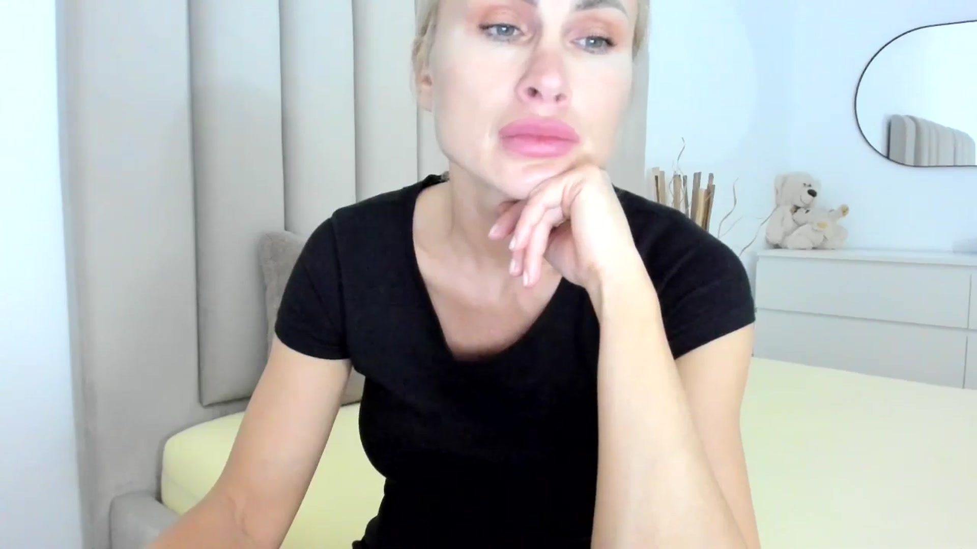 Gallery image thumbnail from TinaNTMU_'s myfreecams stream on, 01/06/2026, 17:00 image 6 of 20
