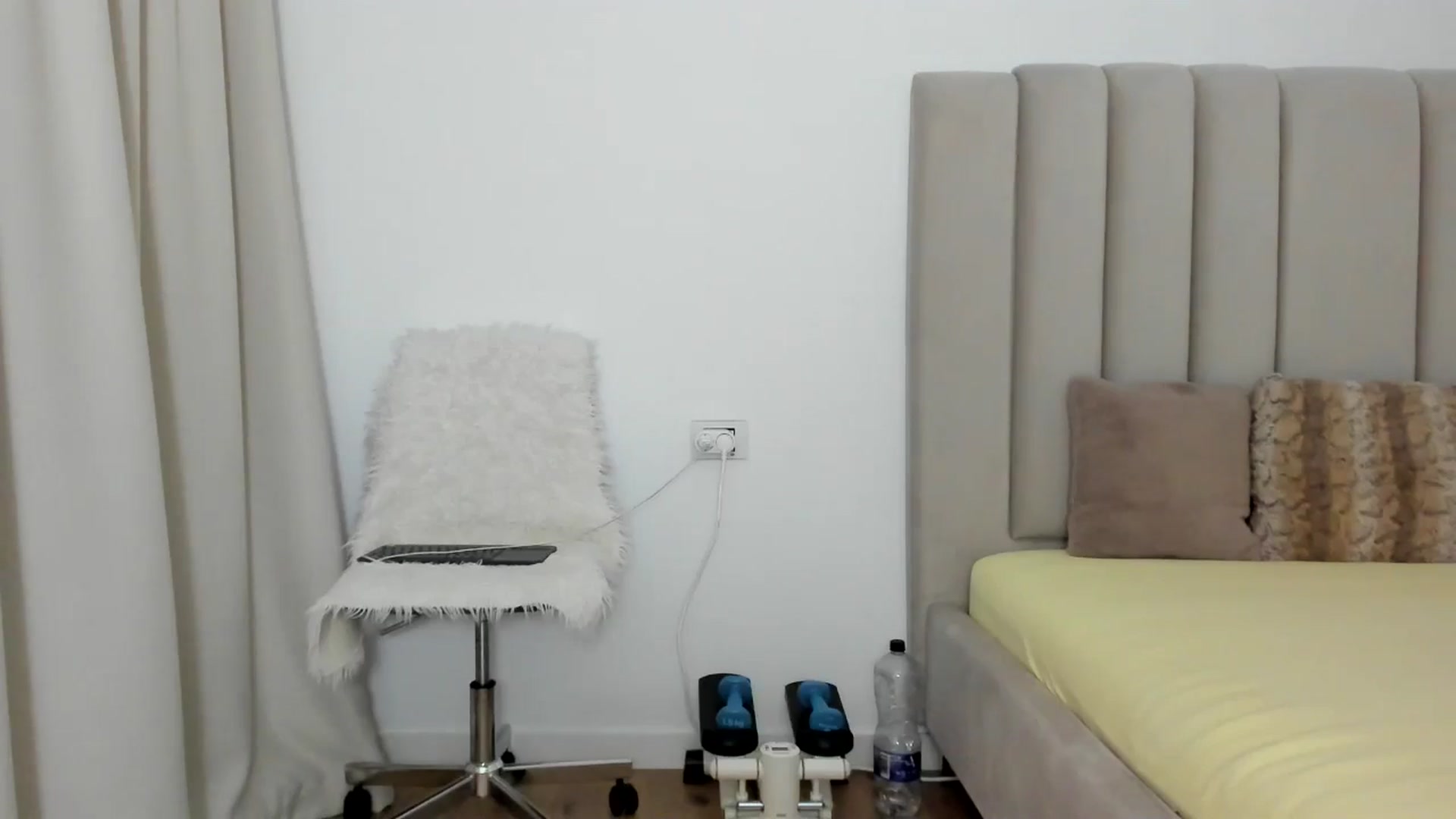 Gallery image thumbnail from TinaNTMU_'s myfreecams stream on, 01/06/2026, 17:00 image 19 of 20