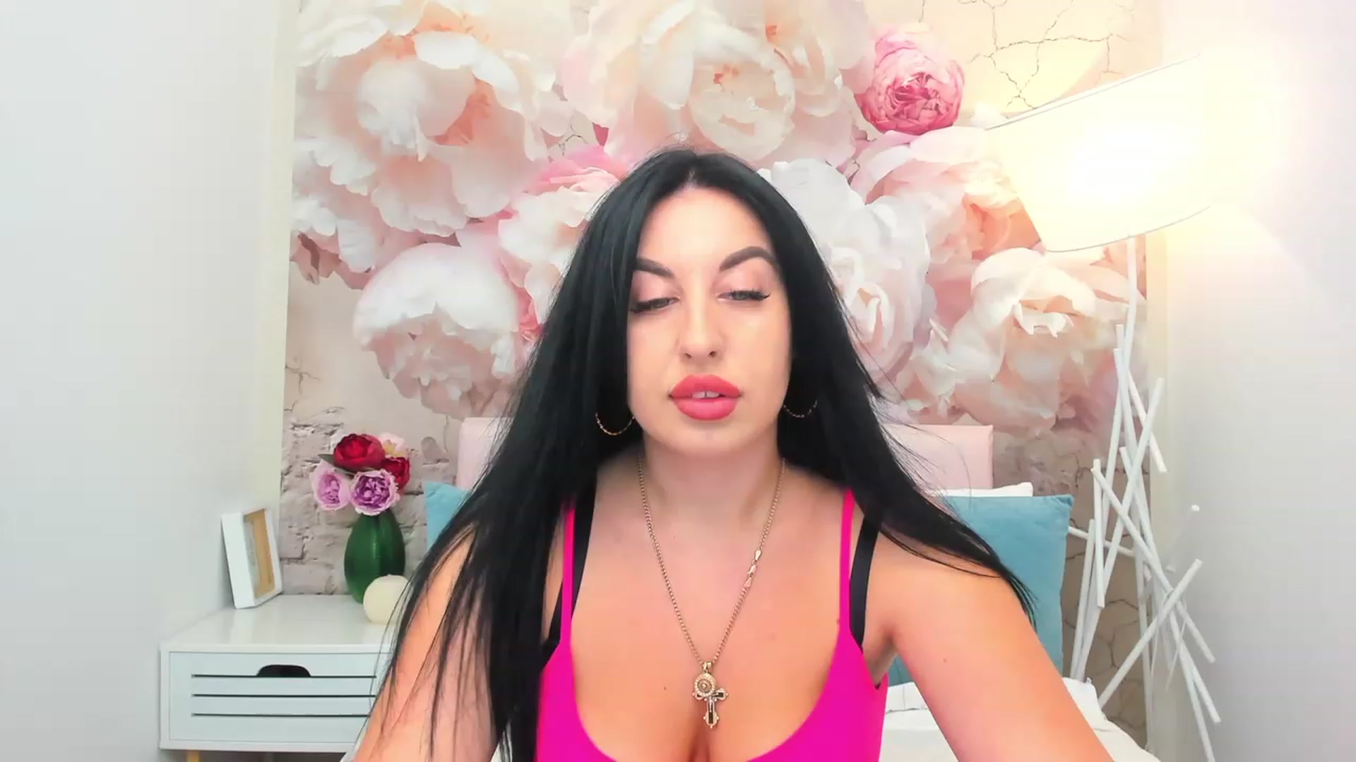 Gallery image thumbnail from TinaRey's myfreecams stream on, 06/25/2023, 16:02 image 17 of 20