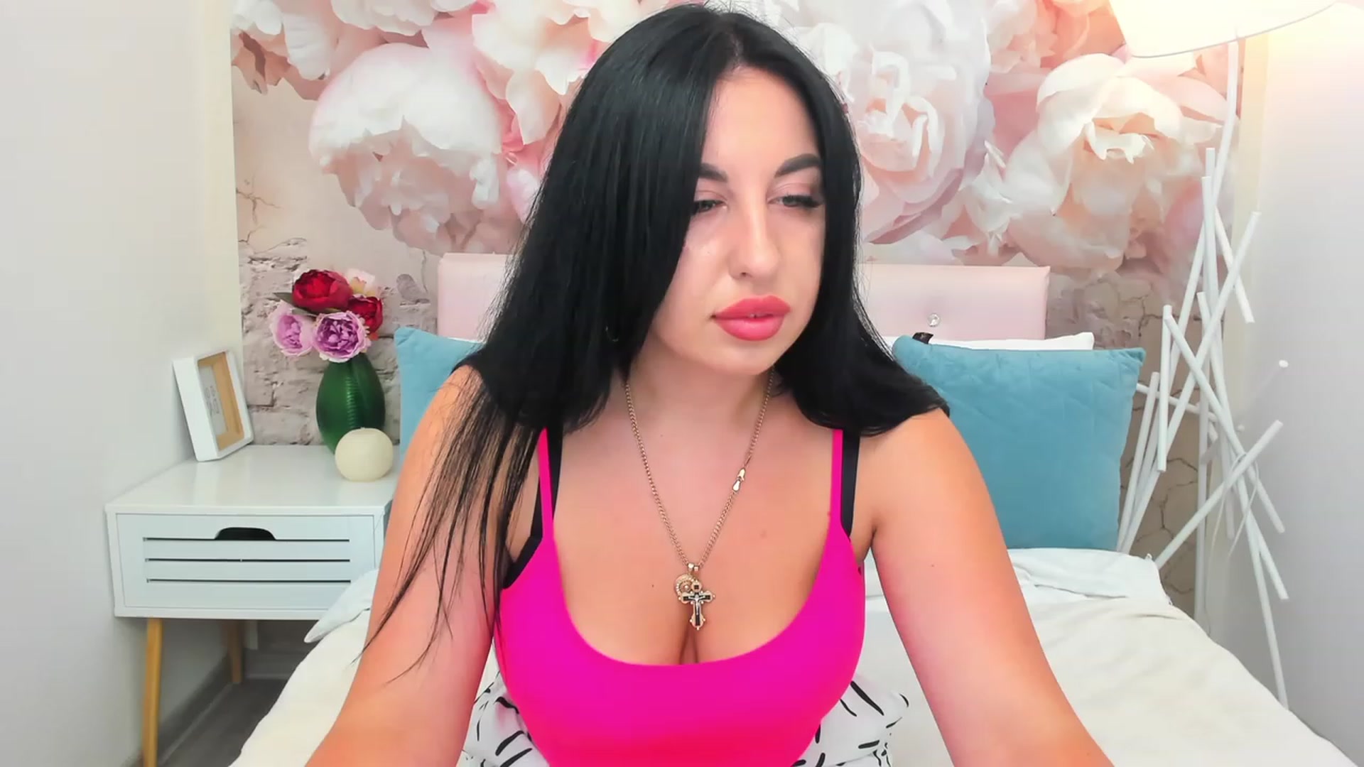 Gallery image thumbnail from TinaRey's myfreecams stream on, 06/25/2023, 17:34 image 6 of 20