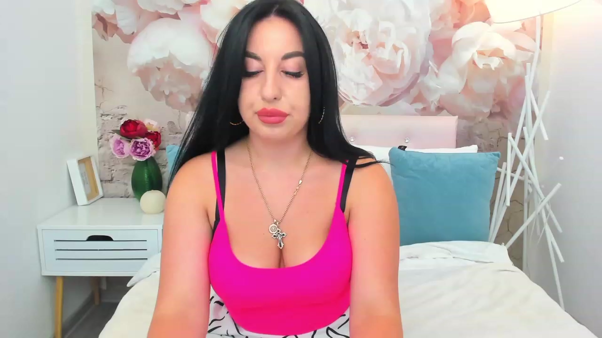 Gallery image thumbnail from TinaRey's myfreecams stream on, 06/25/2023, 17:34 image 3 of 20