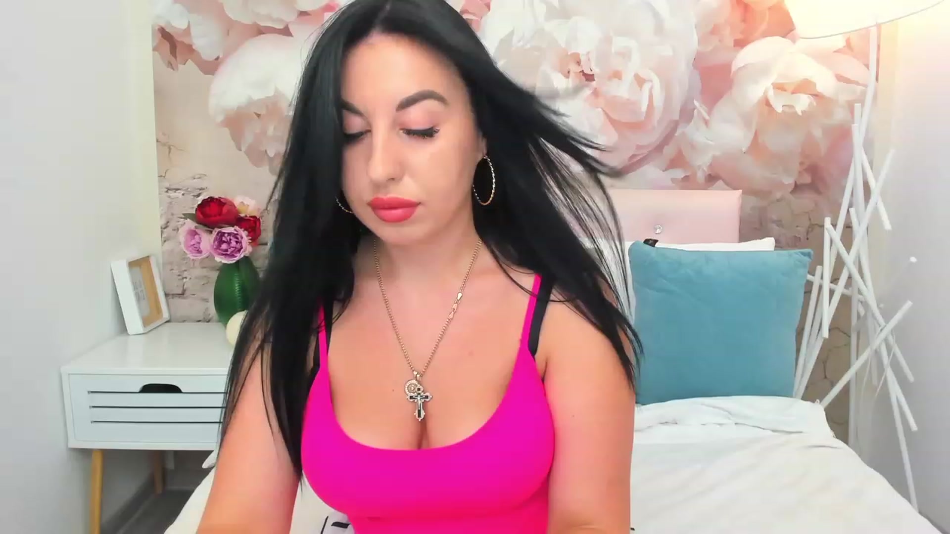 Gallery image thumbnail from TinaRey's myfreecams stream on, 06/25/2023, 17:34 image 10 of 20