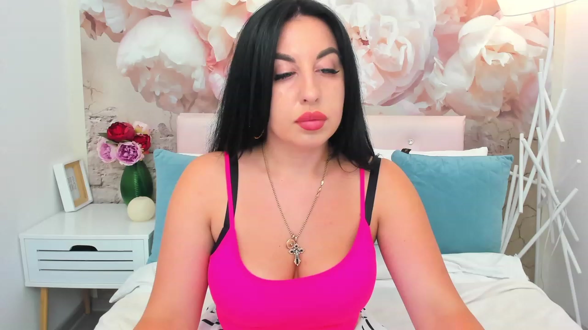Gallery image thumbnail from TinaRey's myfreecams stream on, 06/25/2023, 17:34 image 18 of 20