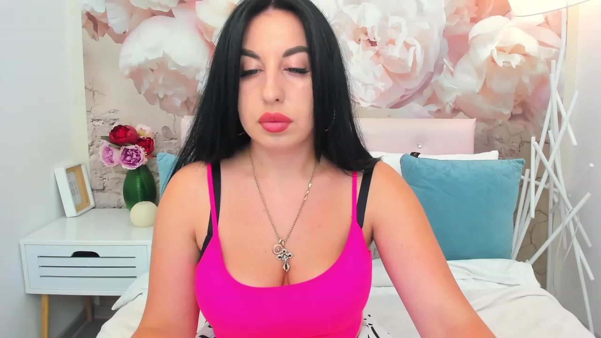 Gallery image thumbnail from TinaRey's myfreecams stream on, 06/25/2023, 17:34 image 19 of 20