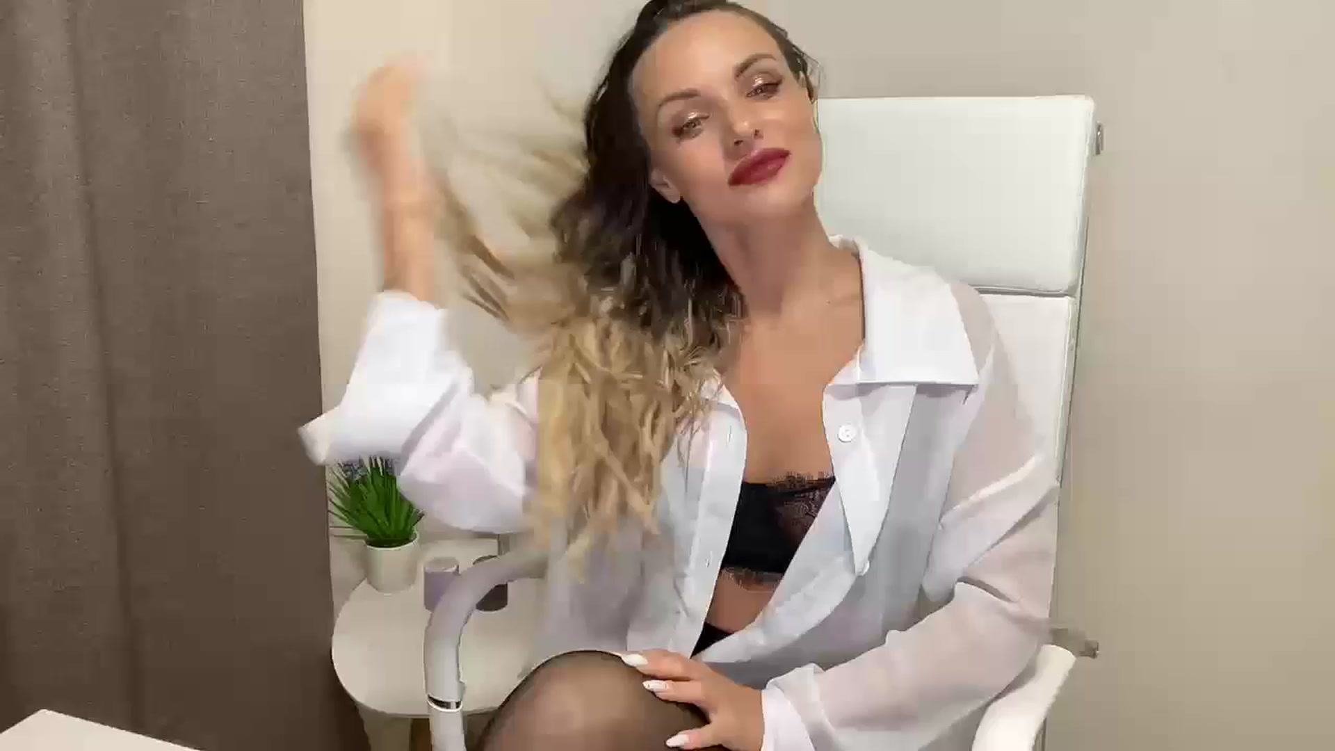 Gallery image thumbnail from Tina_Angel_'s myfreecams stream on, 04/20/2024, 17:40 image 12 of 20