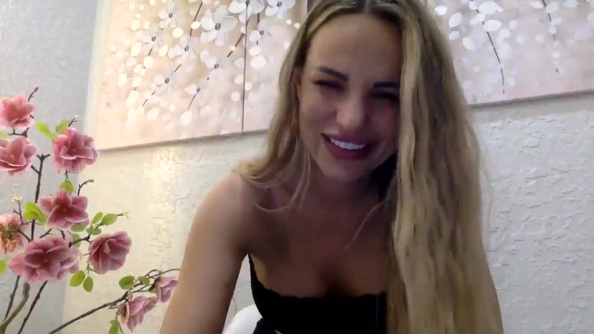 Gallery image thumbnail from Tina_Angel_'s myfreecams stream on, 01/25/2025, 16:03 image 10 of 20